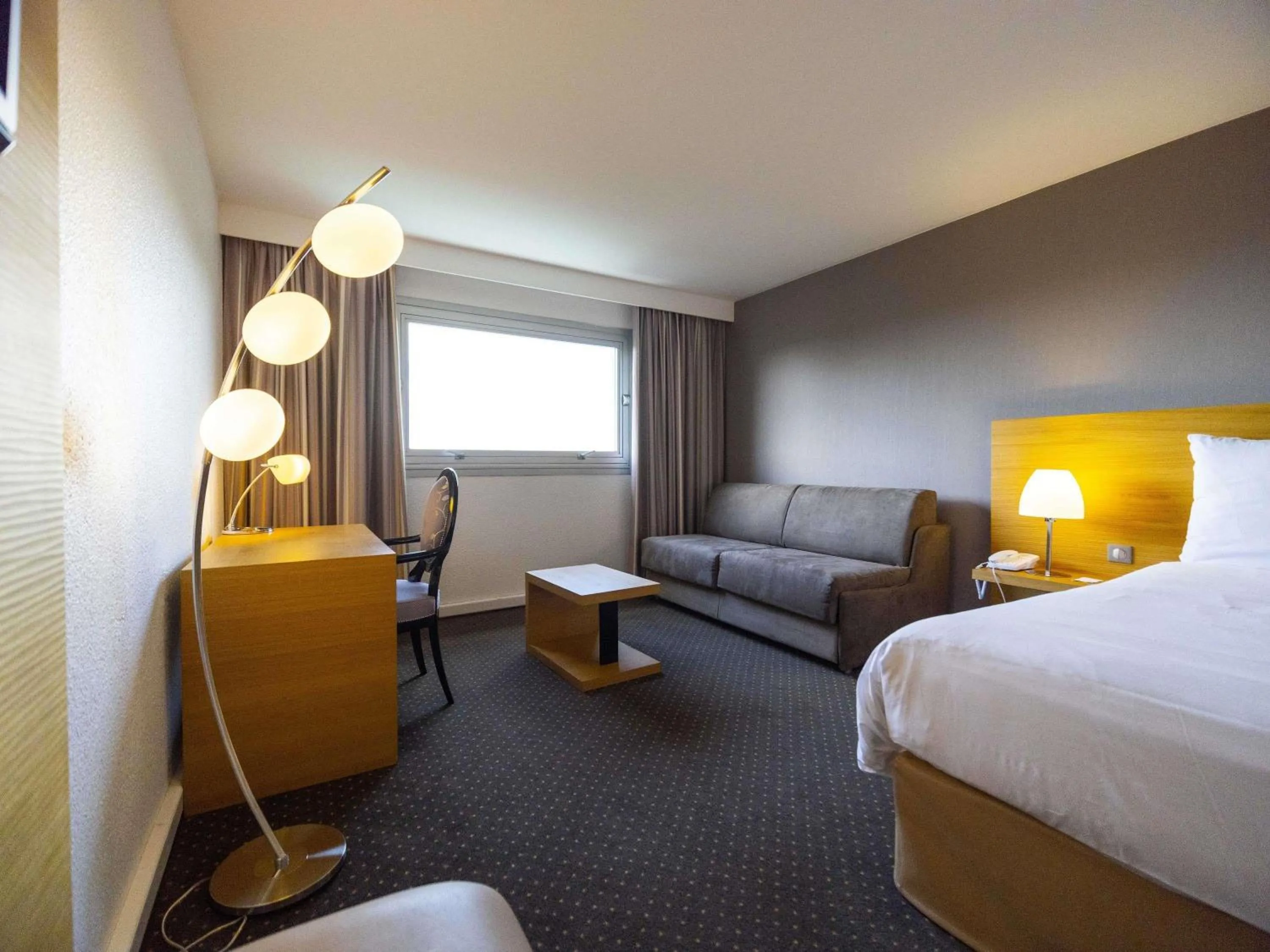 Standard Room with One Double Bed and One Double Sofa bed in Mercure Bordeaux Lac