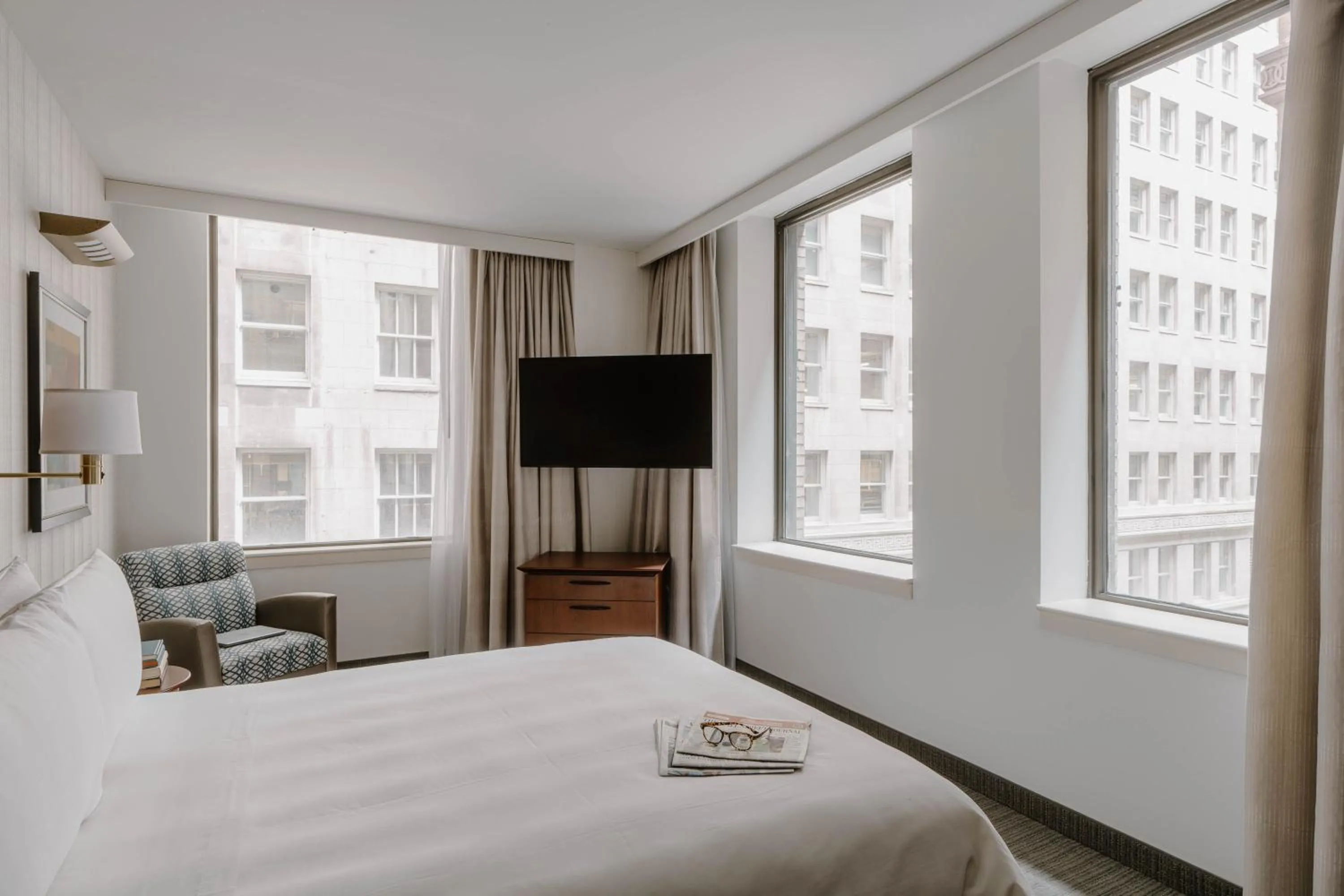 Superior Queen Room in Central Loop Hotel