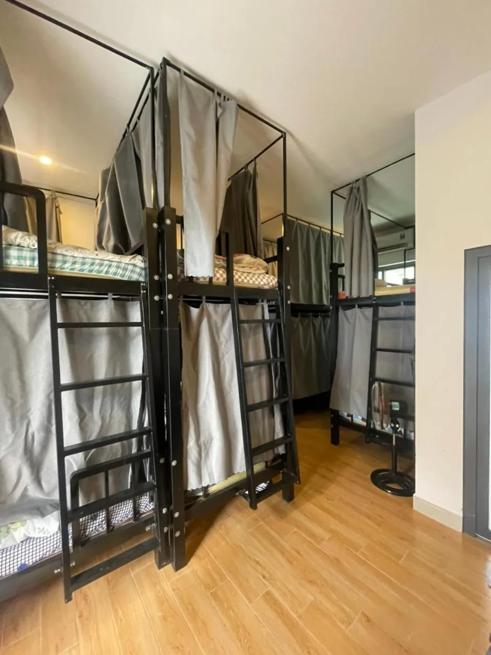 Bed in 8-Bed Mixed Dormitory Room in Aurora House