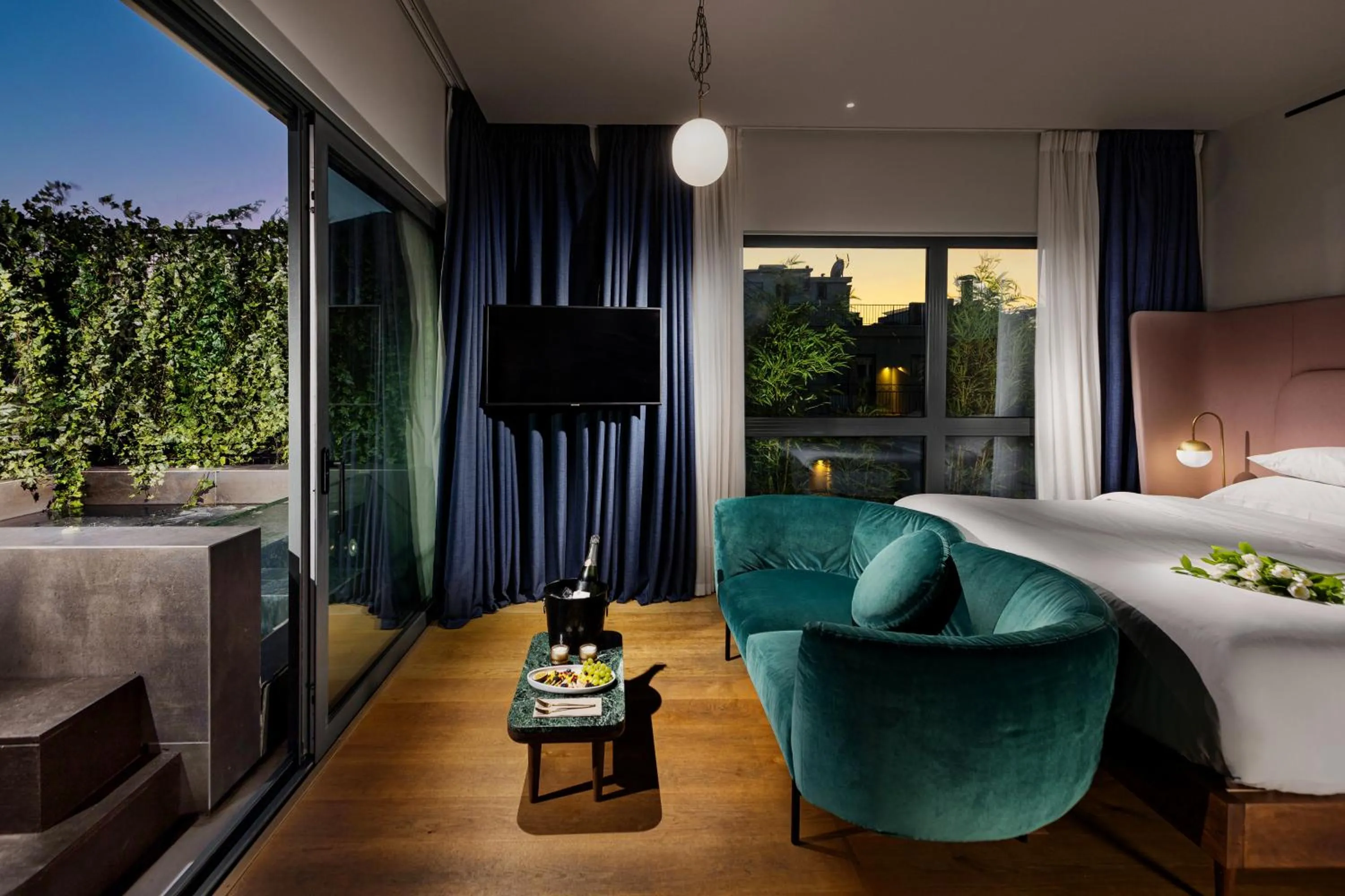 King Suite with Balcony - single occupancy in Gatsby Athens