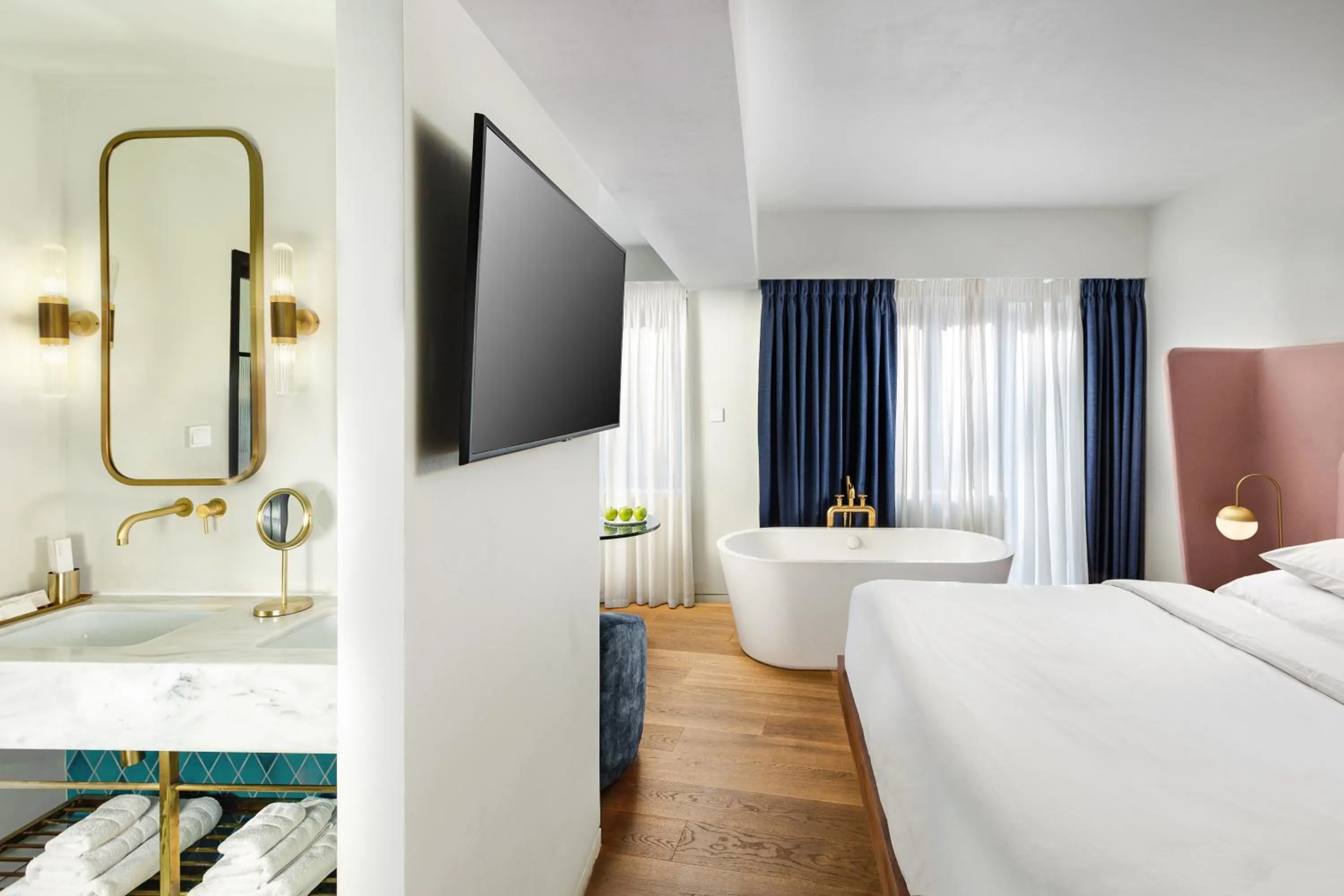 Superior Suite - single occupancy in Gatsby Athens