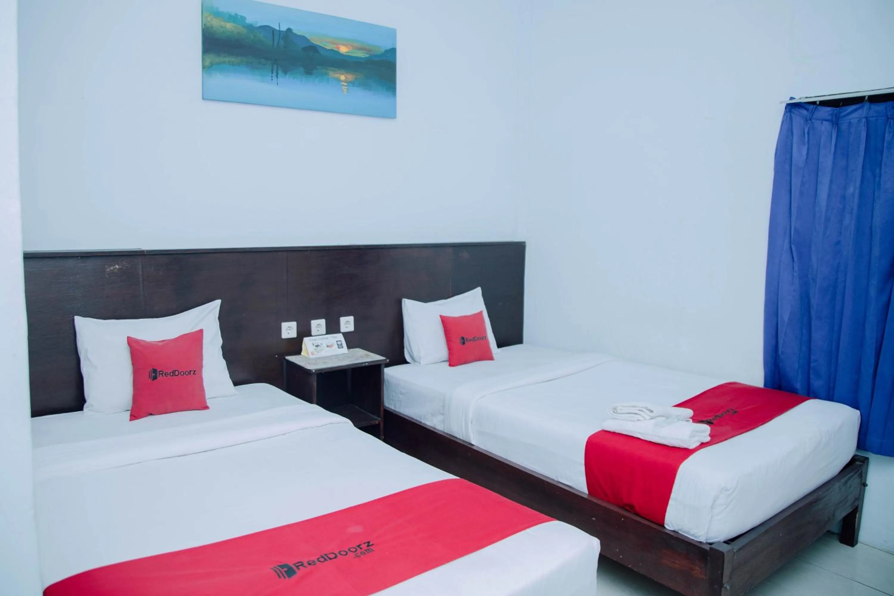 Standard Twin Room in RedDoorz at Hening Homestay