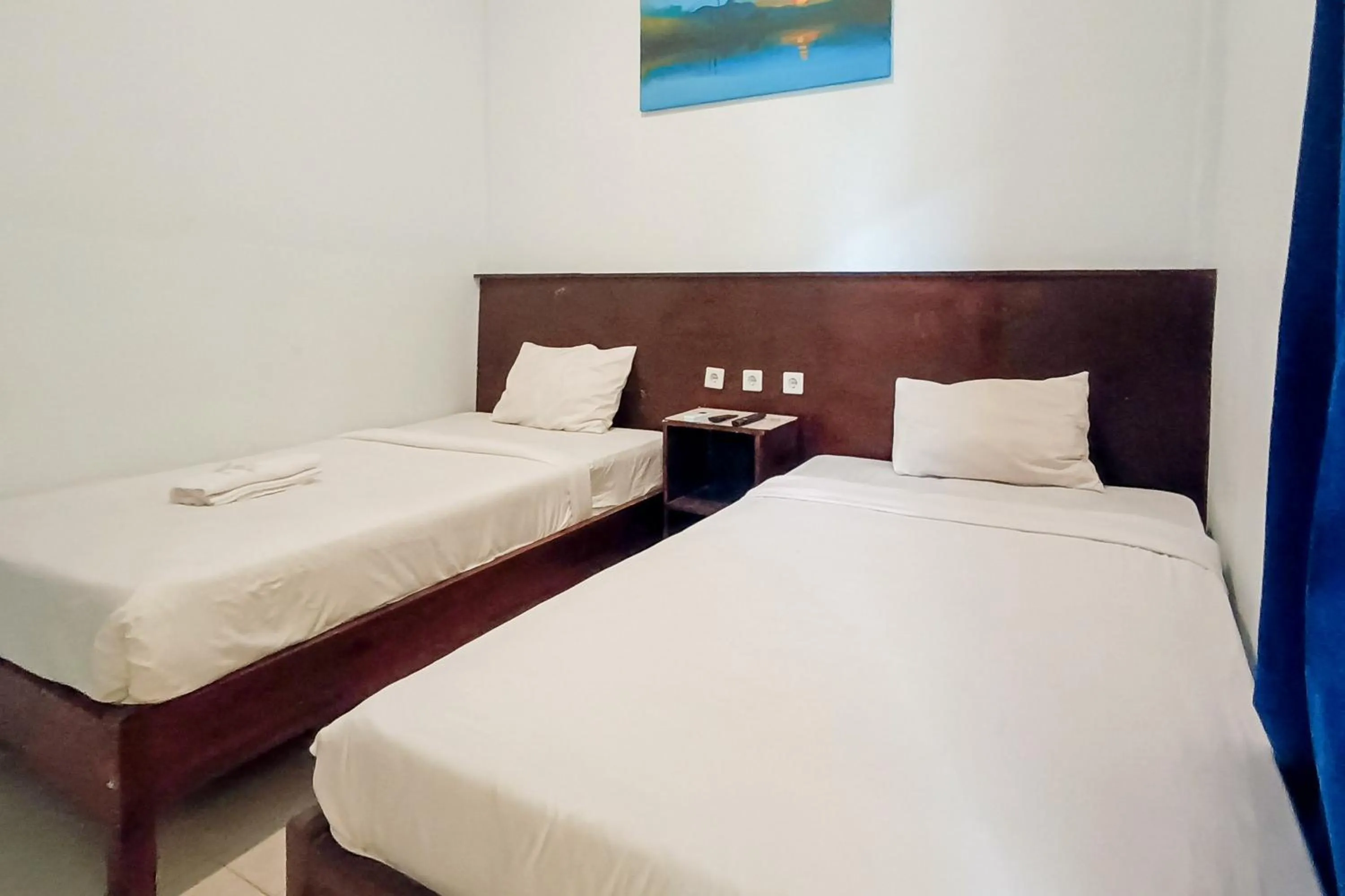 RedDoorz at Hening Homestay