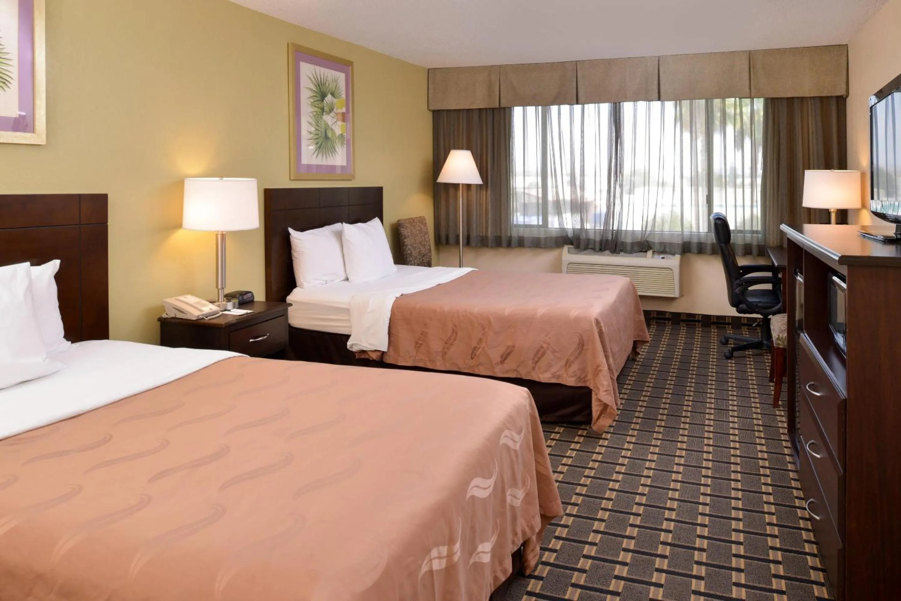 Standard Room, 2 Double Beds, Non Smoking in Quality Inn & Suites Montebello - Los Angeles