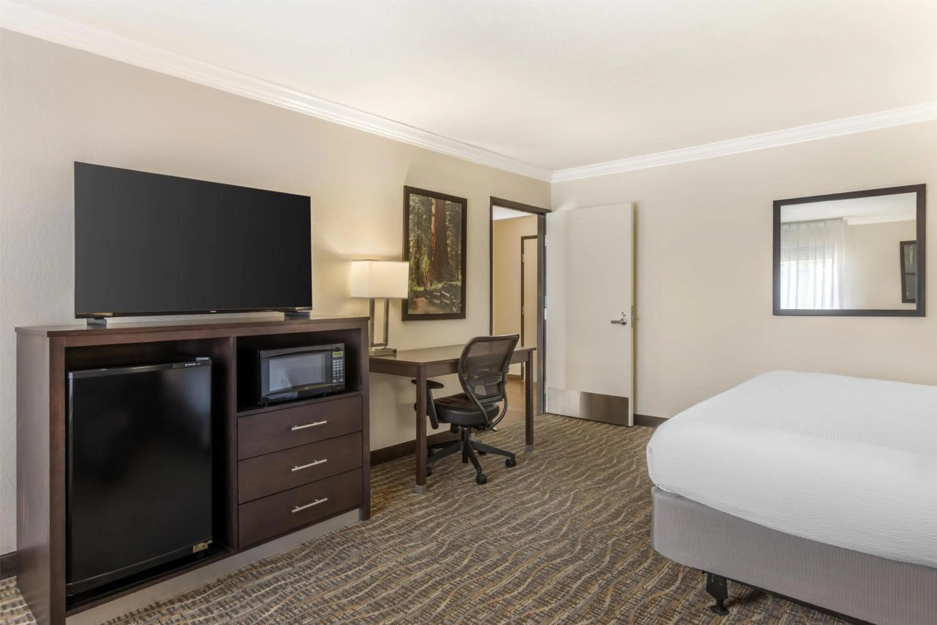 Accessible Suite in Best Western Town & Country Lodge