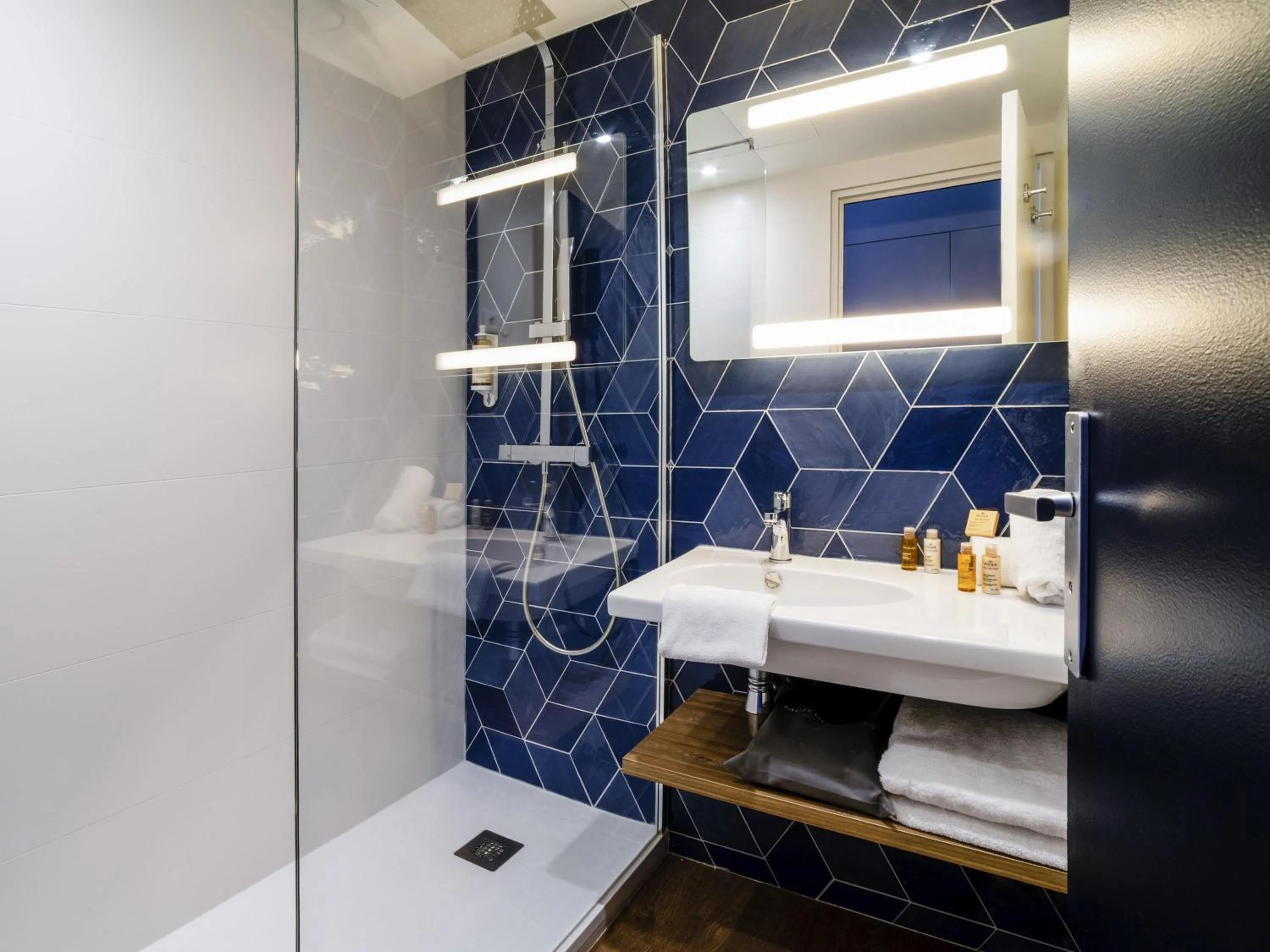 Privilege Double Room with Harbor View in Mercure Thalasso & Spa Port Fréjus