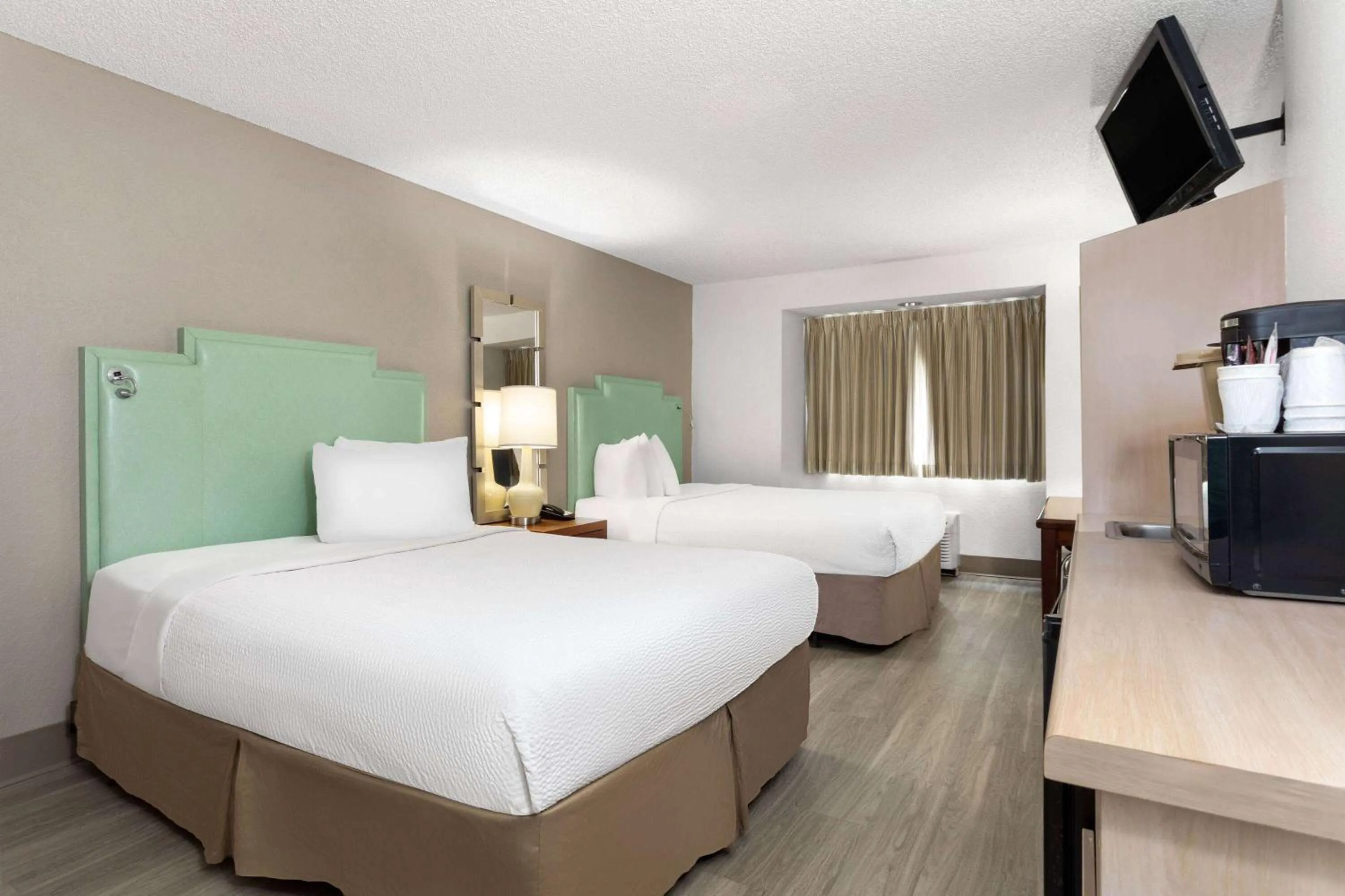 Queen Studio Suite with Two Queen Beds, Mobility/Hearing Access and Tub with Grab Bars, Non-Smoking in Baymont by Wyndham Orlando-International Dr-Universal Blvd