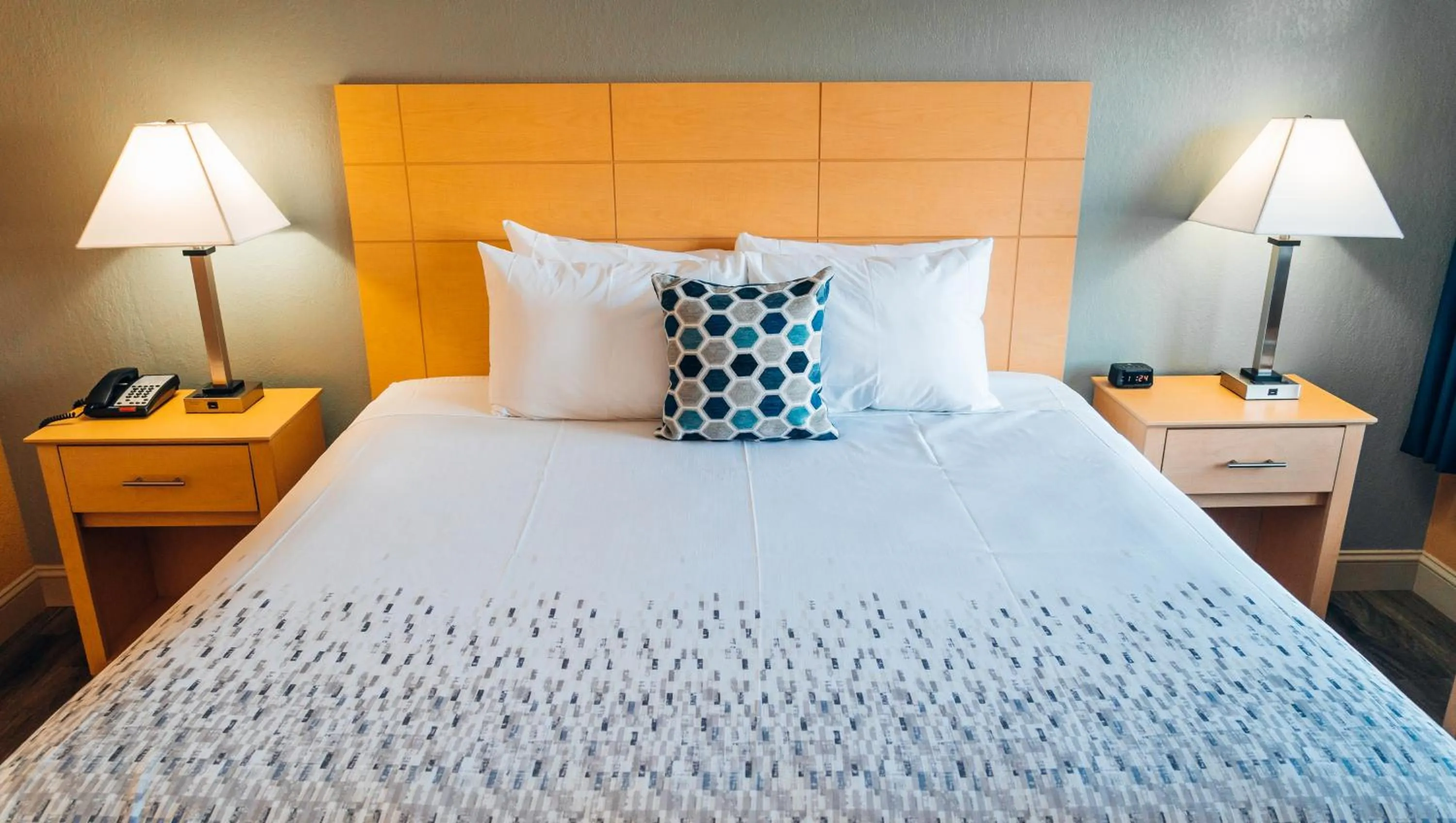 Queen Room in Quiet Corner Inn