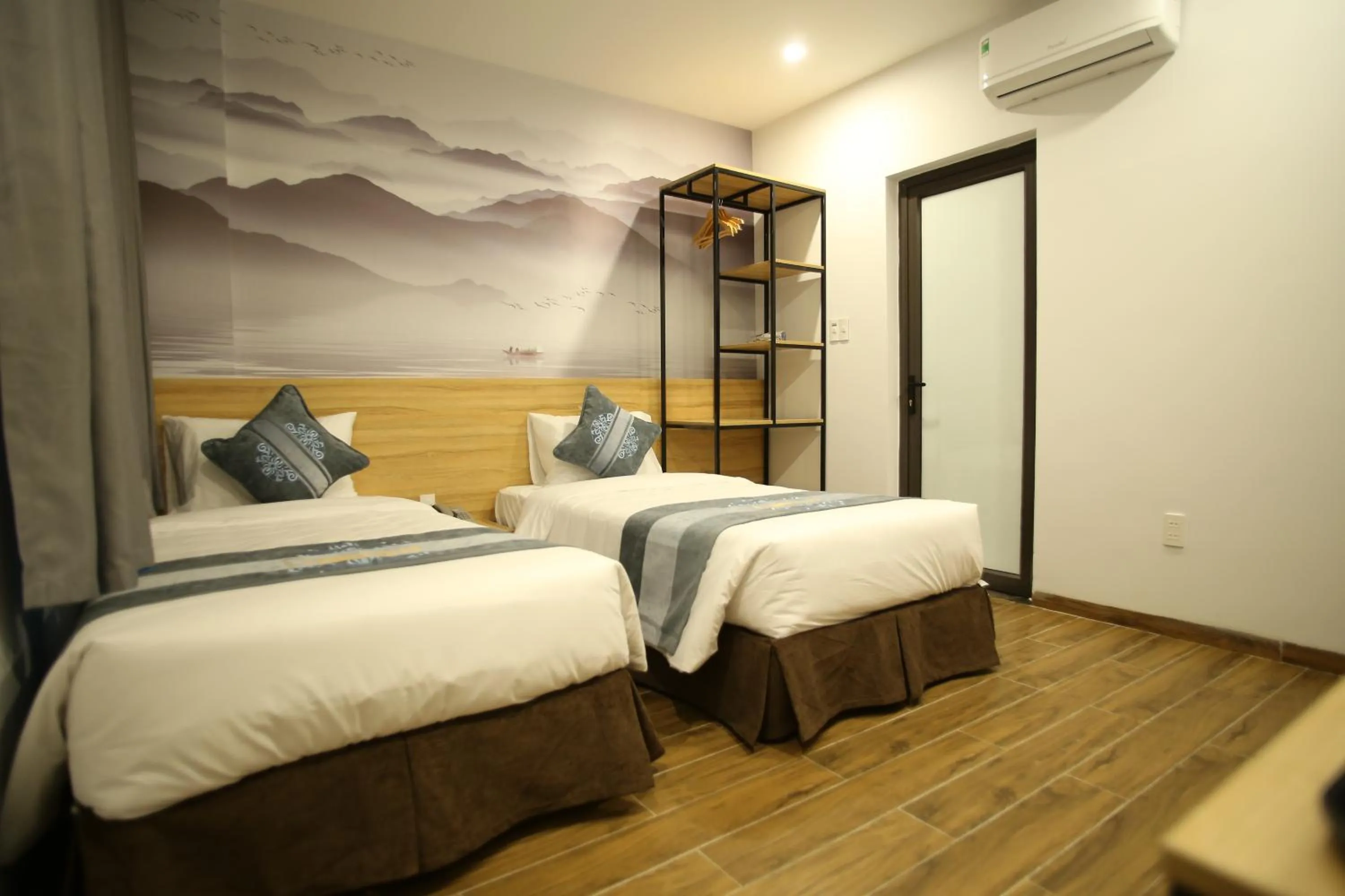 Standard Twin Room in KingSales Hotel