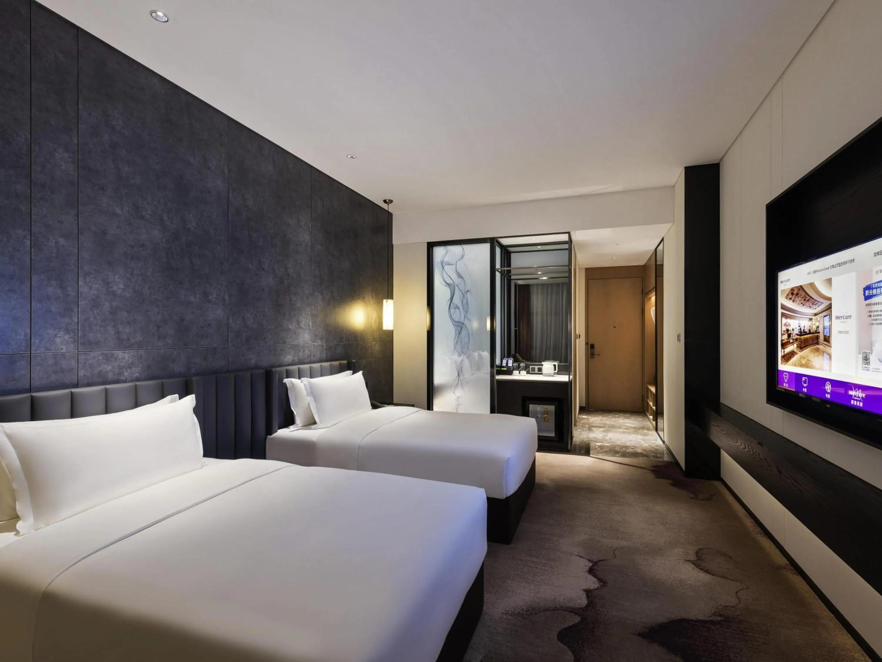 Deluxe Twin Room in Mercure Shenzhen Longgang