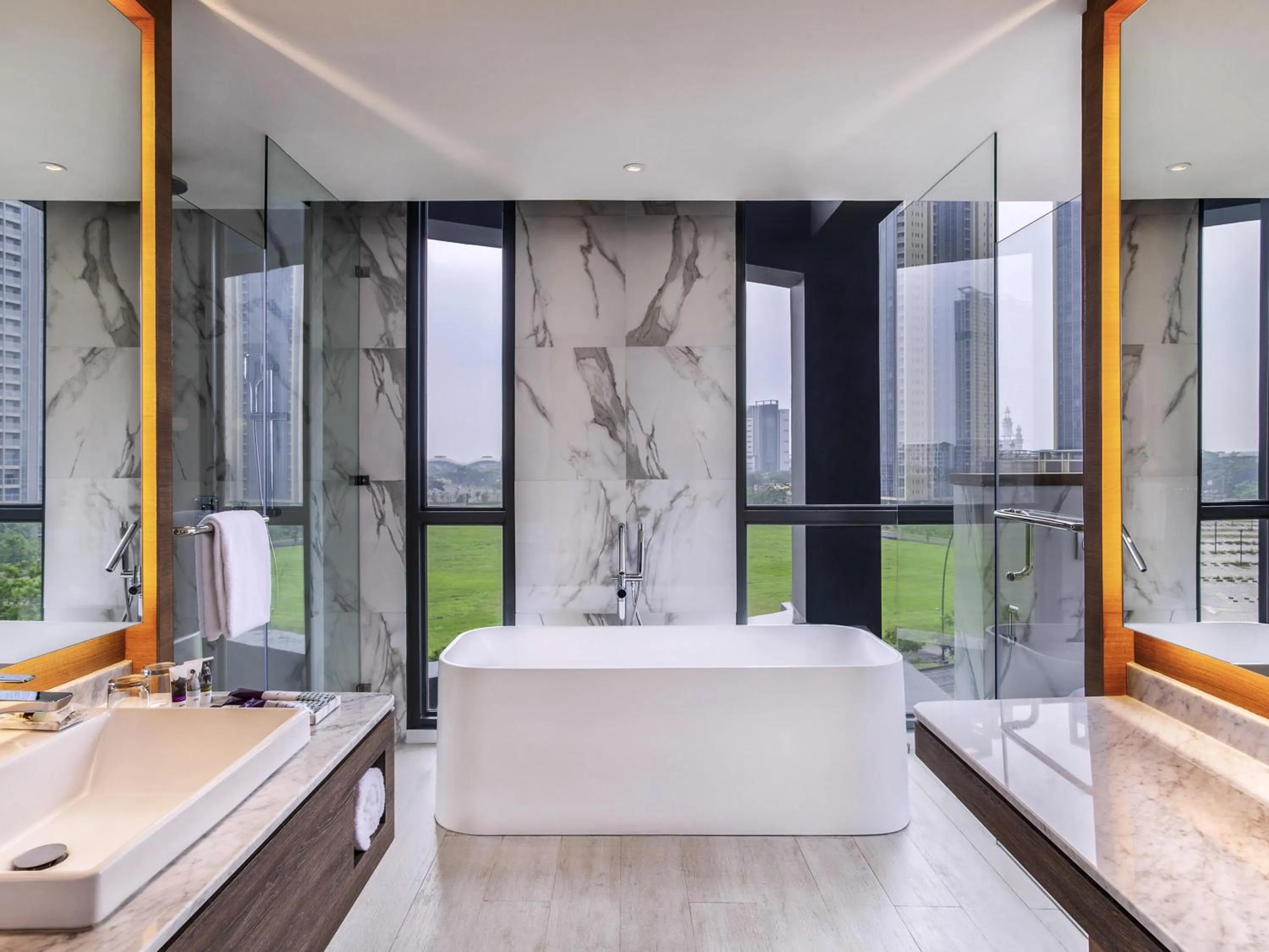 Junior Suite with one double bed in Mercure Tangerang BSD City