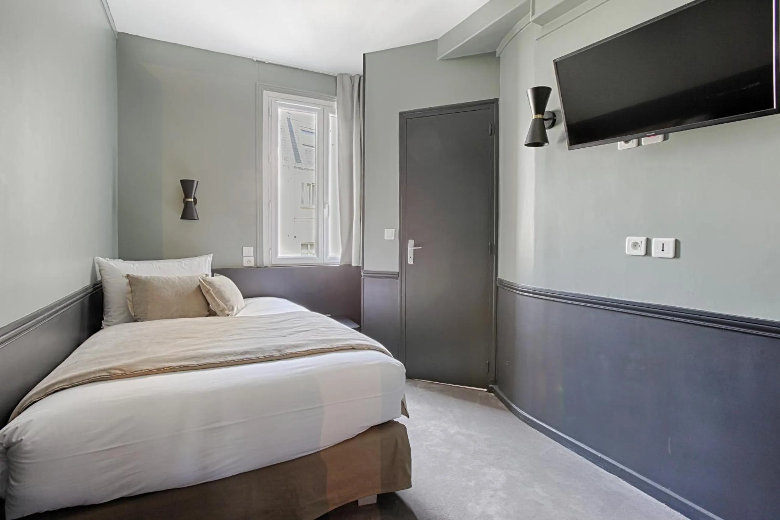 Single Room-courtyard view in Hôtel Avama Prony