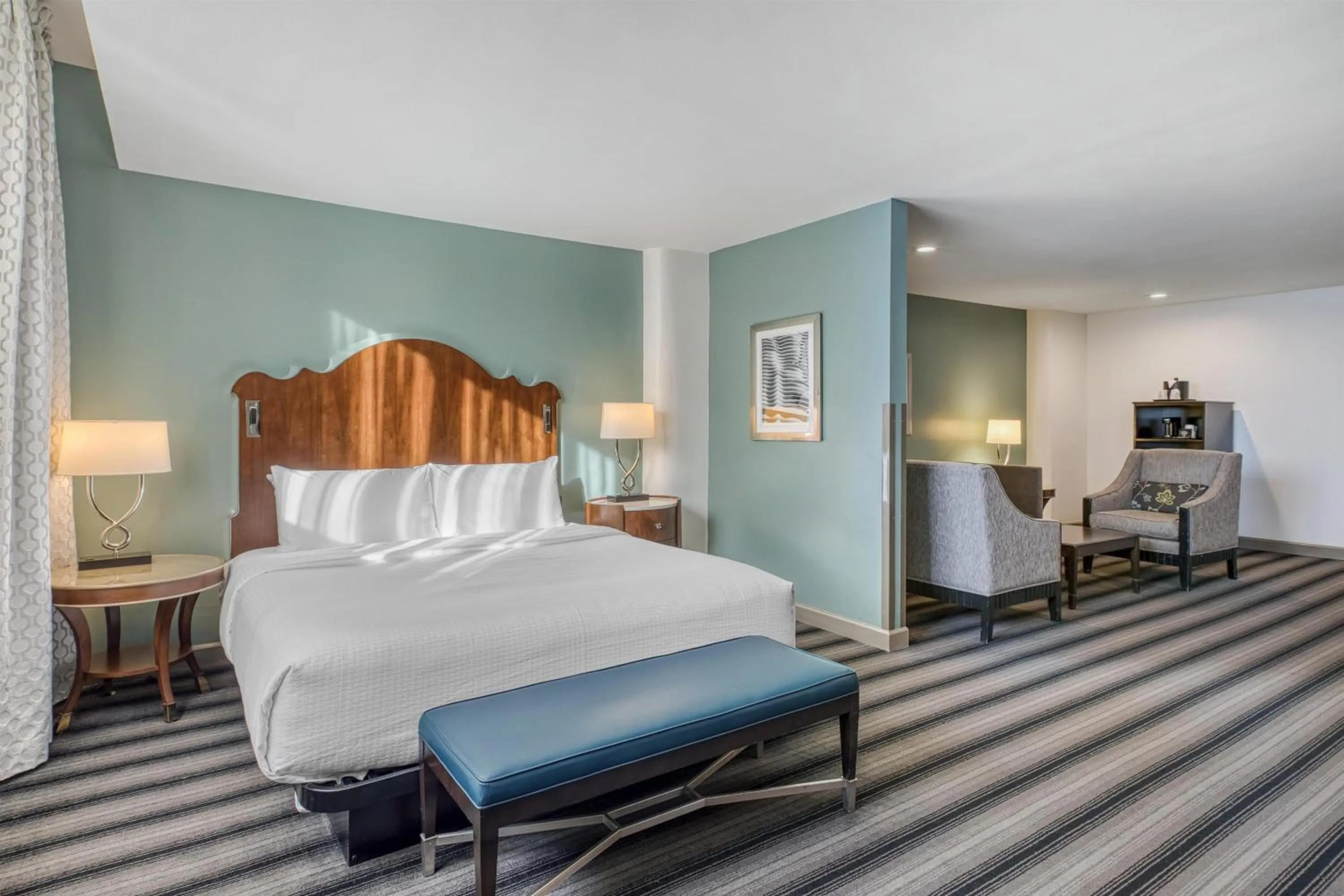 Deluxe King Suite with Roll-In Shower - Disability Access in Best Western Chicago Downtown-River North