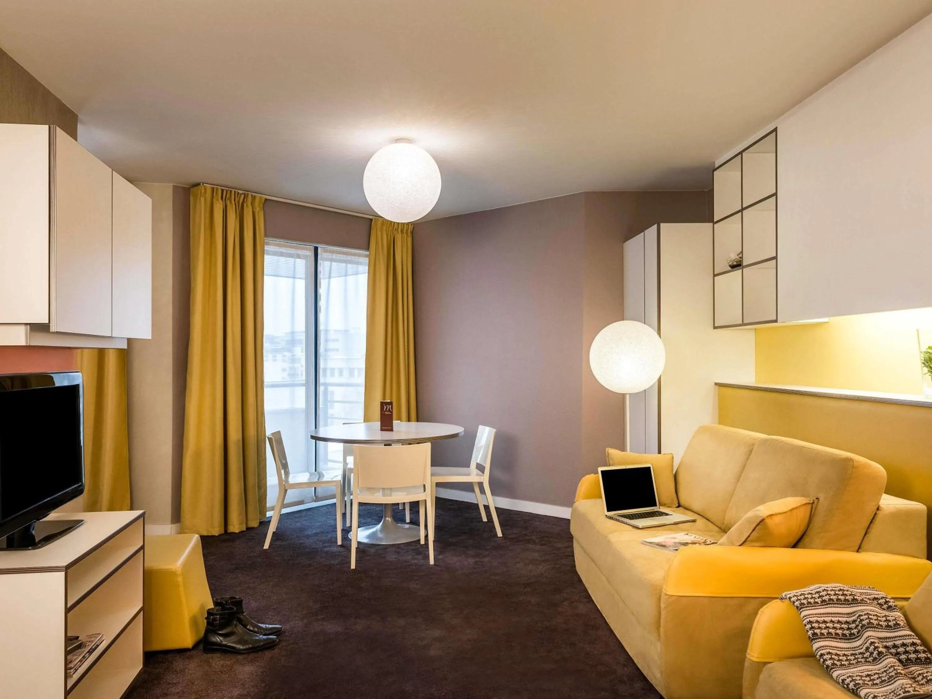 Two-Room Apartment in AppartHotel Mercure Paris Boulogne
