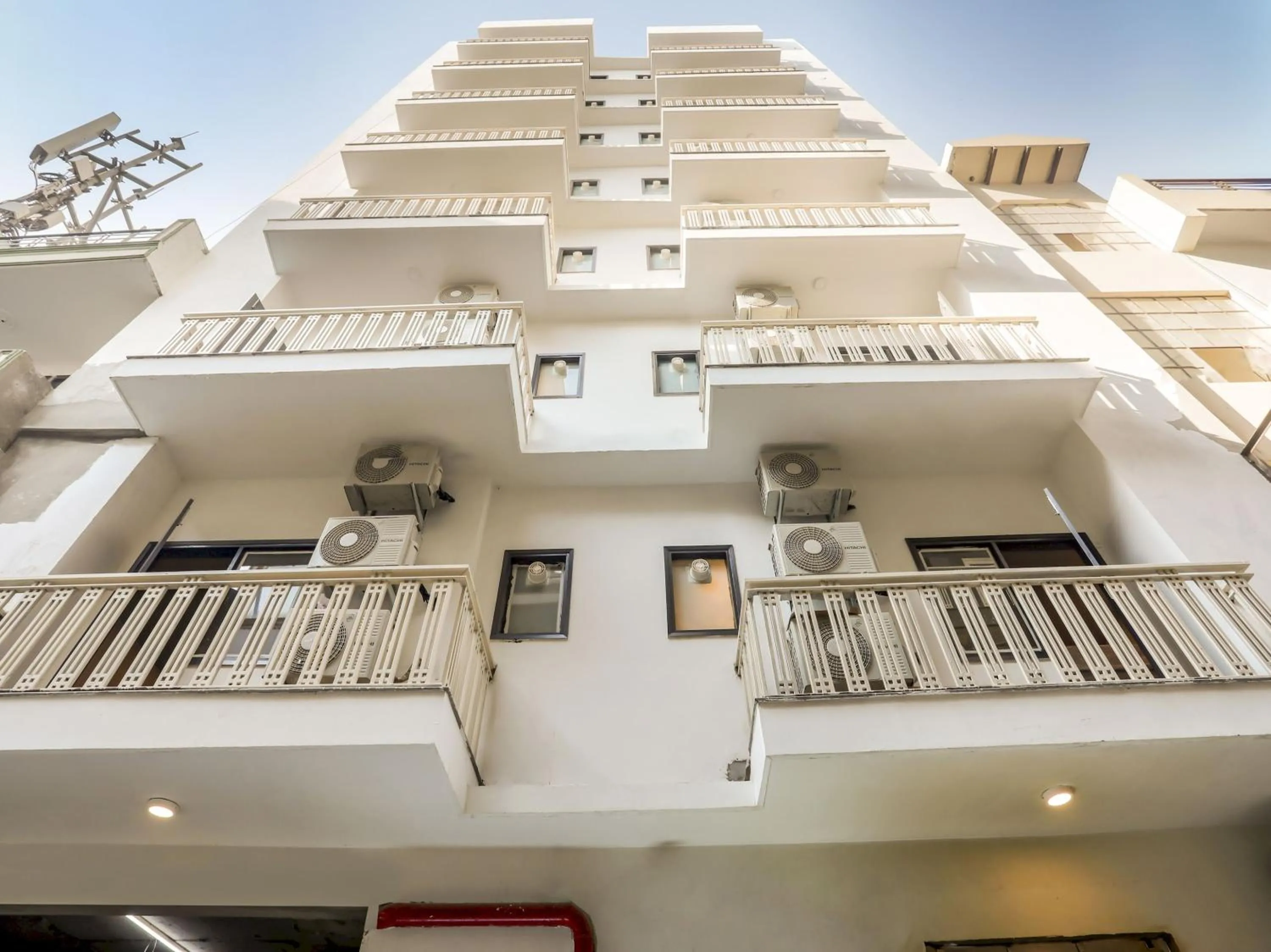 Collection O Le Noida Hotel Near Sector 76 Metro Station