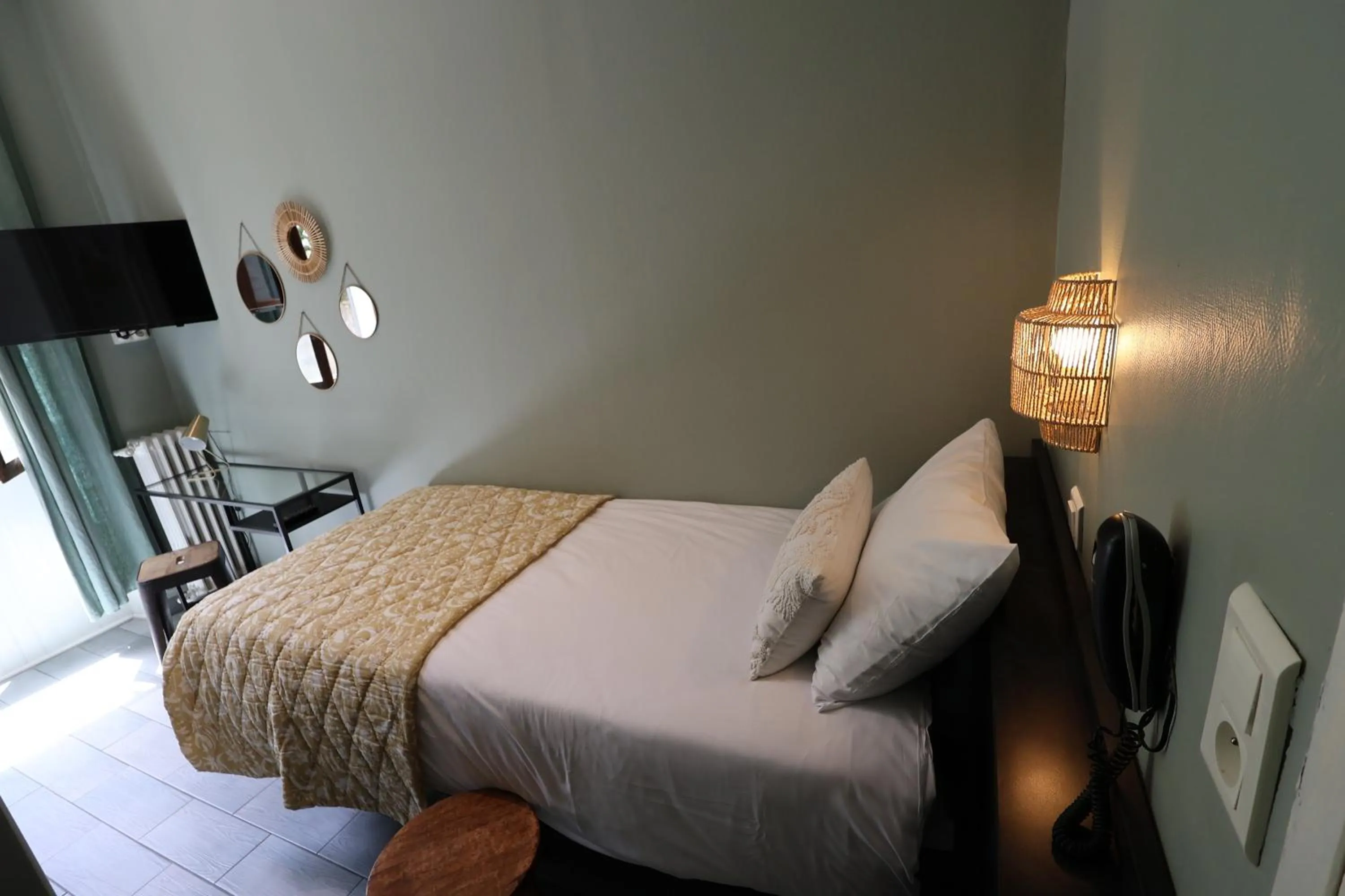 Budget Single Room in Boutique Hôtel Azur