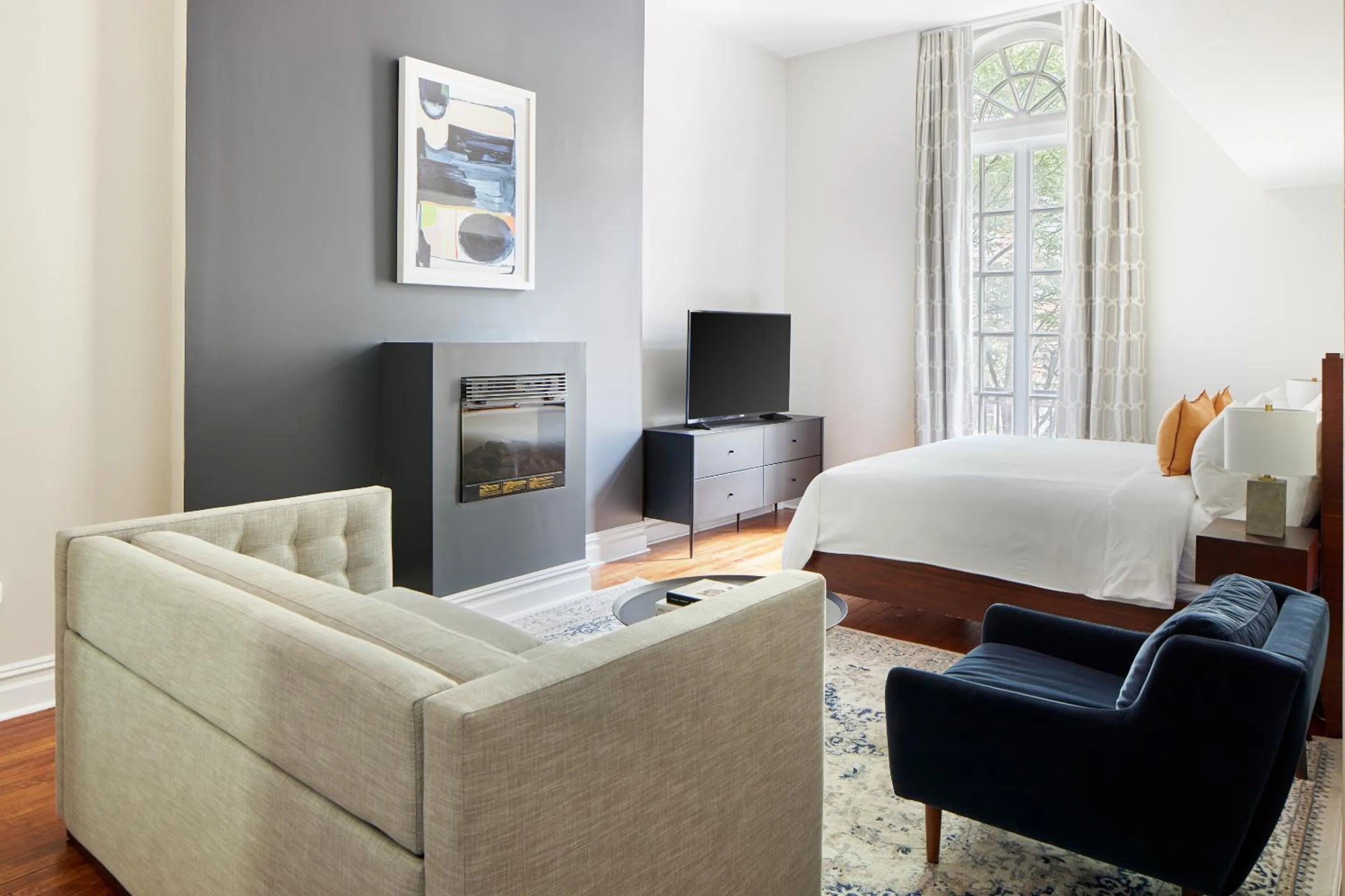 Superior King Room in The Arco powered by Sonder