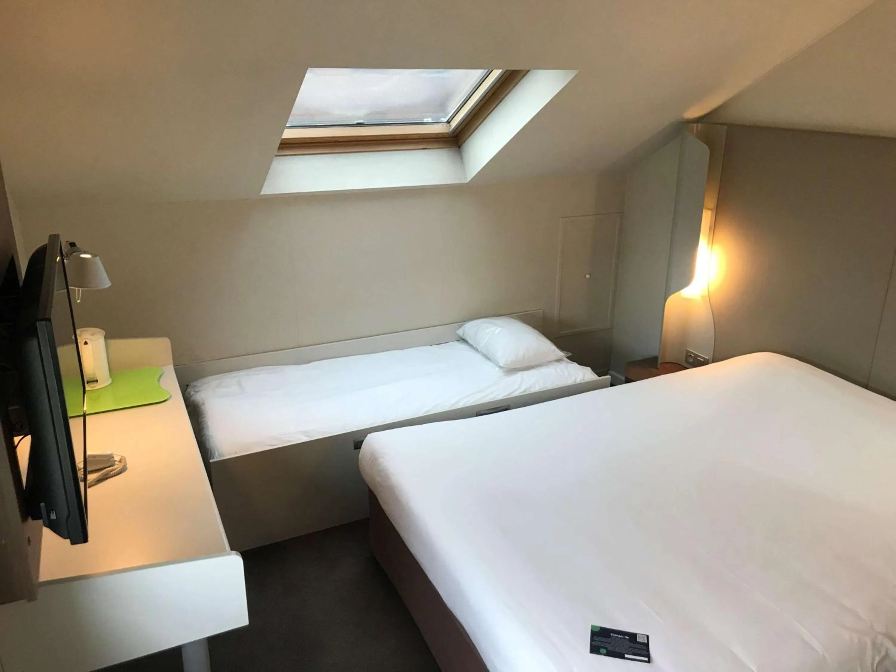 One Double Bed  3 Single Beds - single occupancy in Campanile Lille Nord Wasquehal