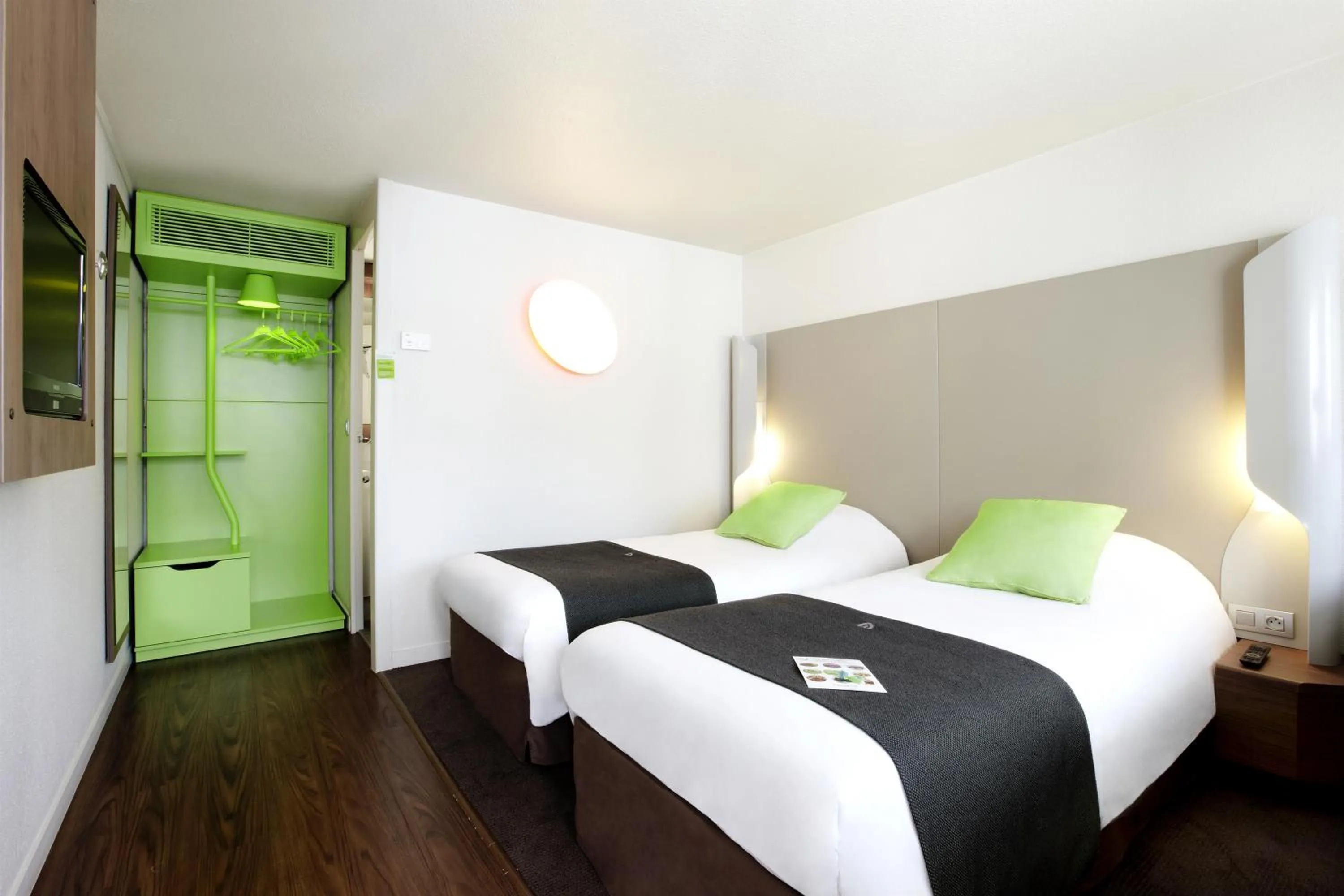 Twin Room in Campanile Lille Nord Wasquehal