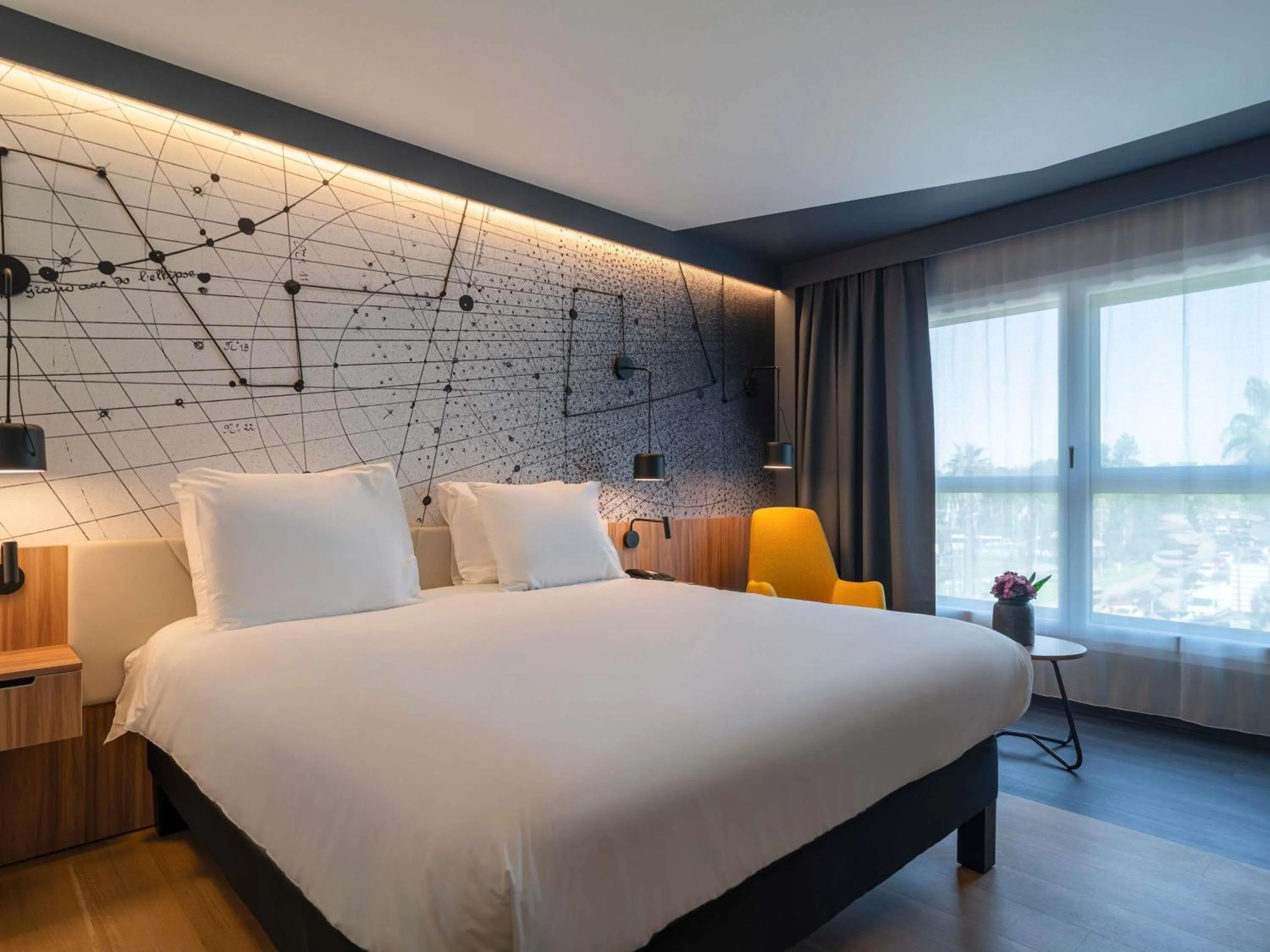 Standard Non Smoking Room with 1 double bed in Mercure Montpellier Centre Antigone