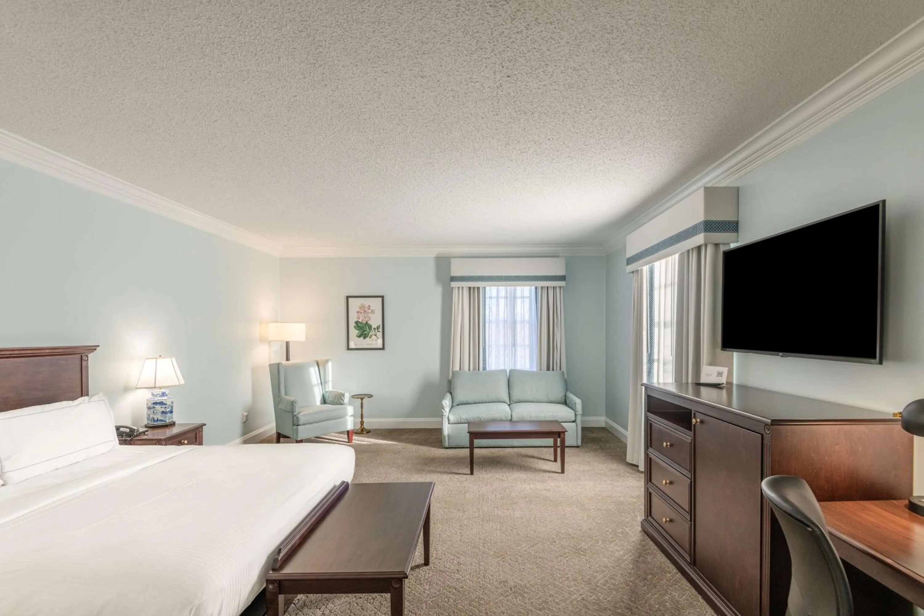 Corner King Room in The Founders Inn & Spa Tapestry Collection By Hilton