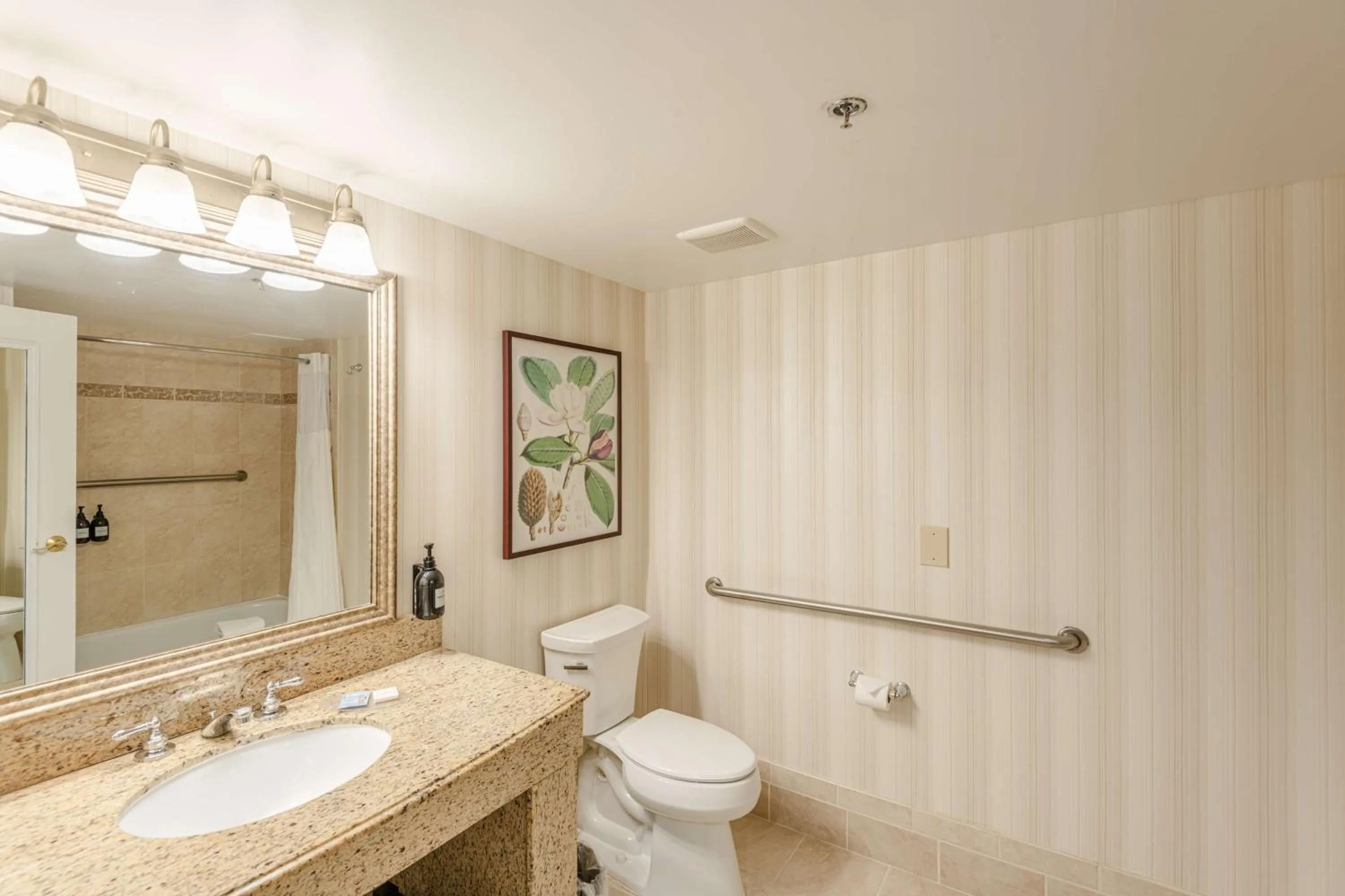 King Room with Bath Tub - Mobility Access in The Founders Inn & Spa Tapestry Collection By Hilton