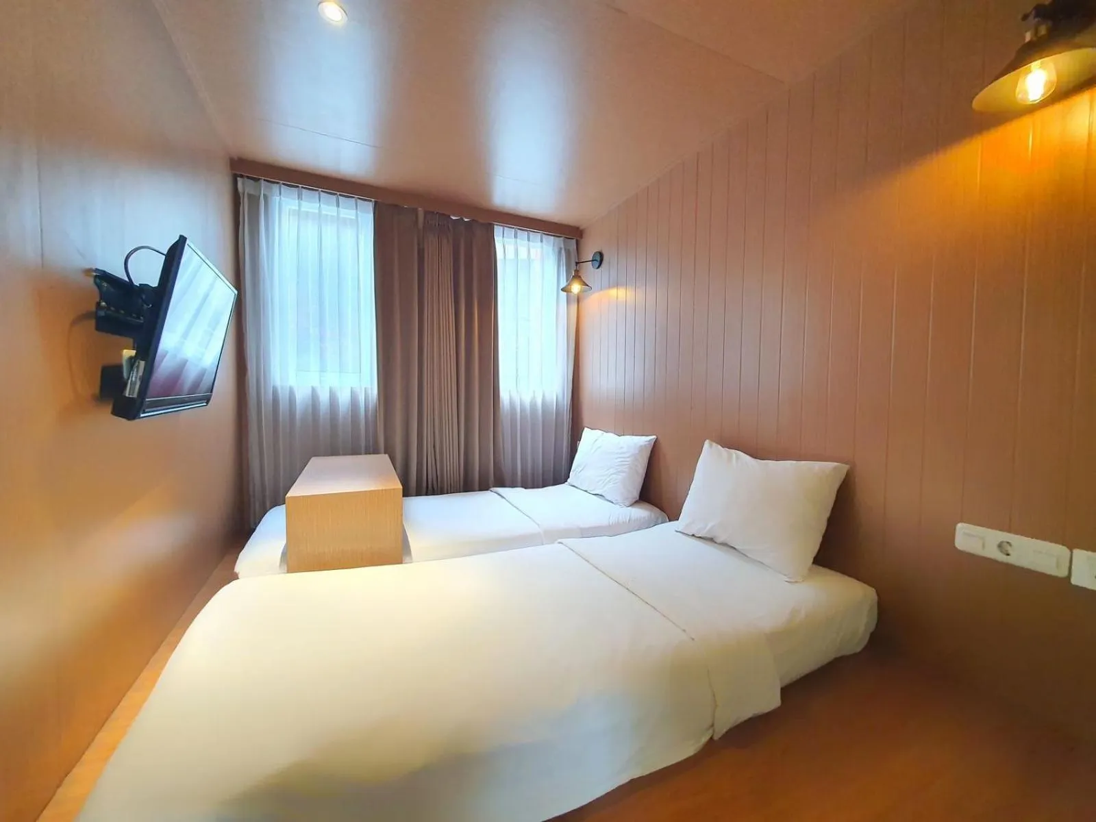 Kontena Twin Room in Kontena Hotel