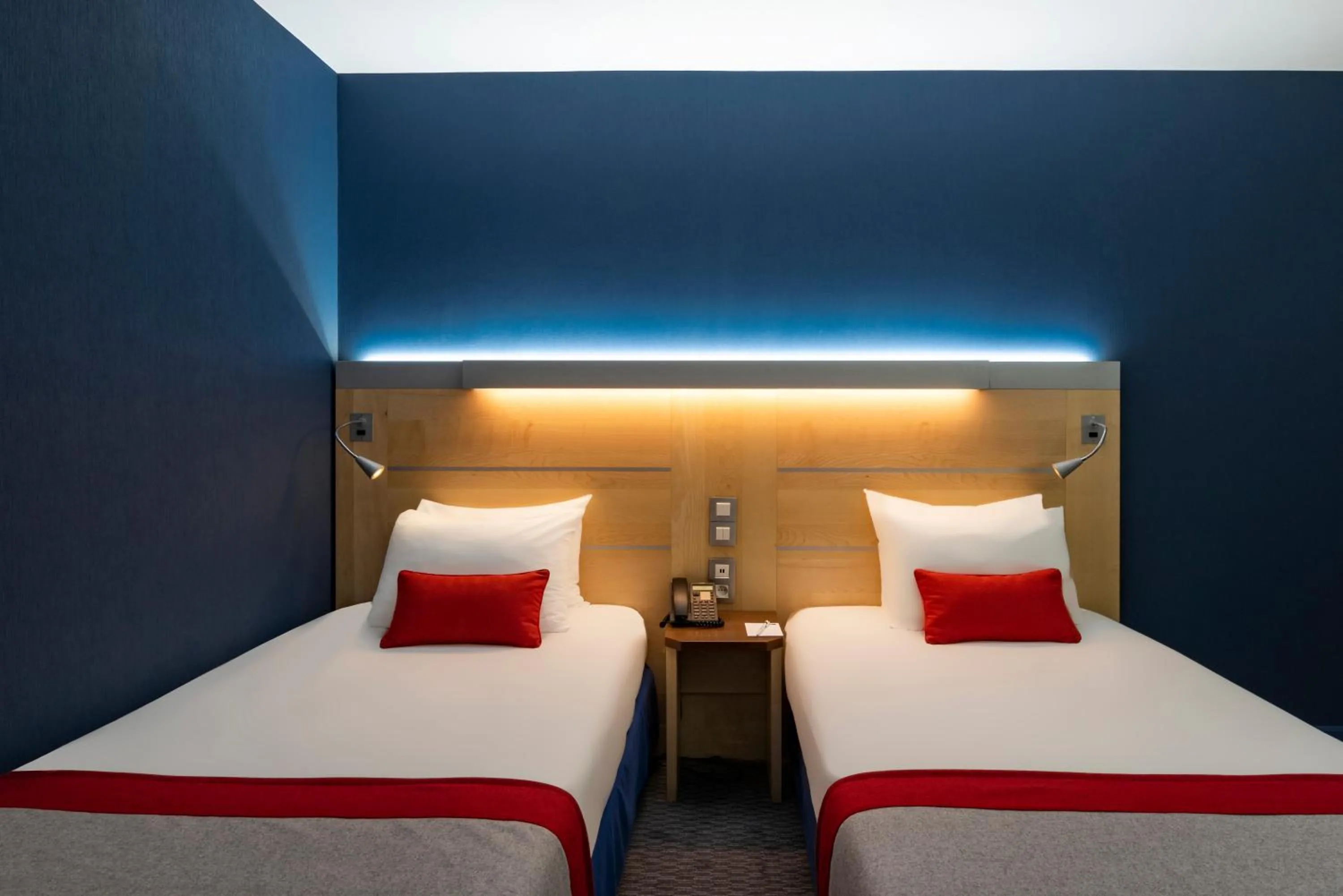 Standard Twin Room with Two Twin Beds and Garden View in Holiday Inn Express Paris-Canal De La Villette by IHG