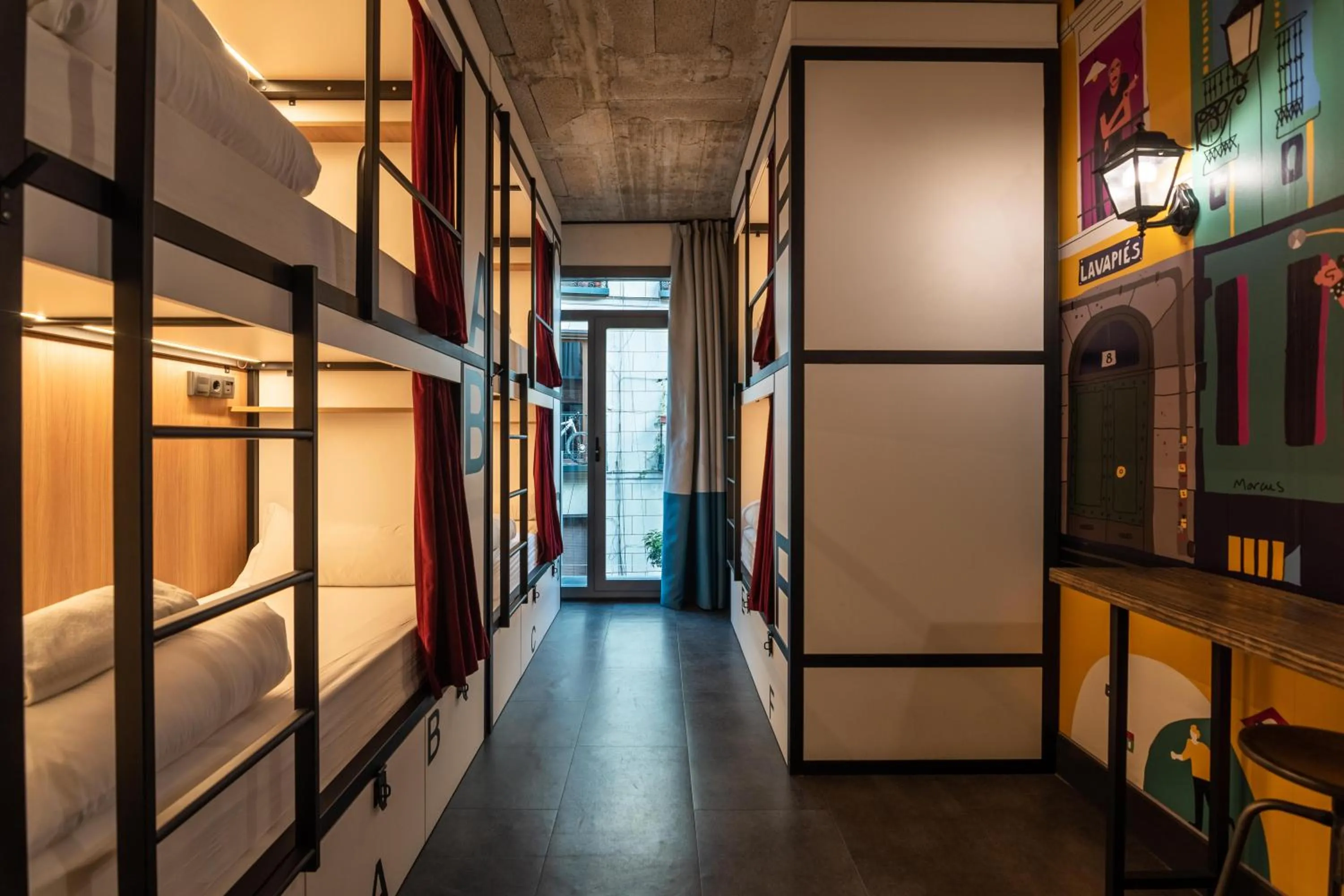 Bed in 6-Bed Mixed Dormitory Room in The Central House Madrid Lavapiés