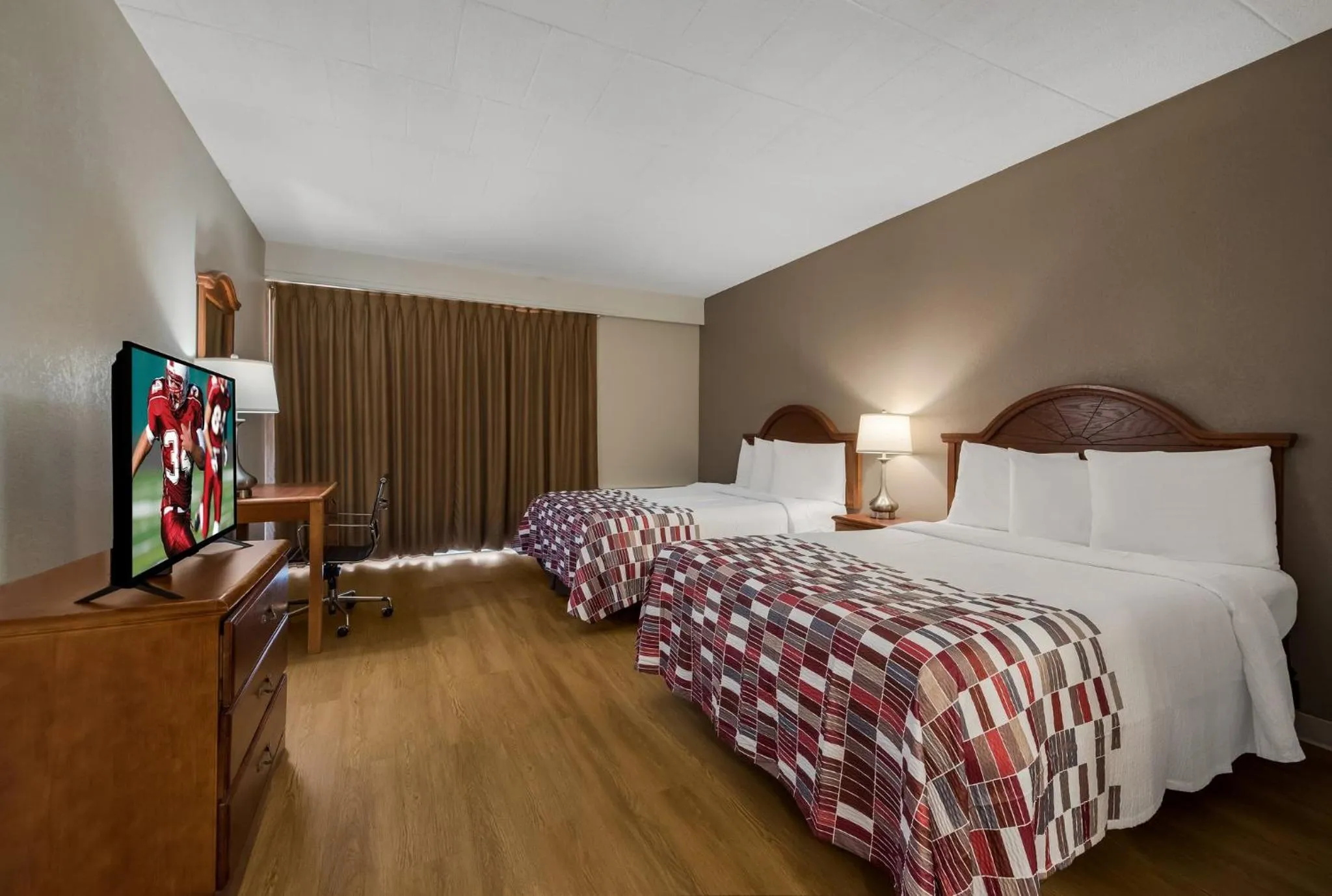 Deluxe Queen Room in Red Roof Inn and Suites Newark - University