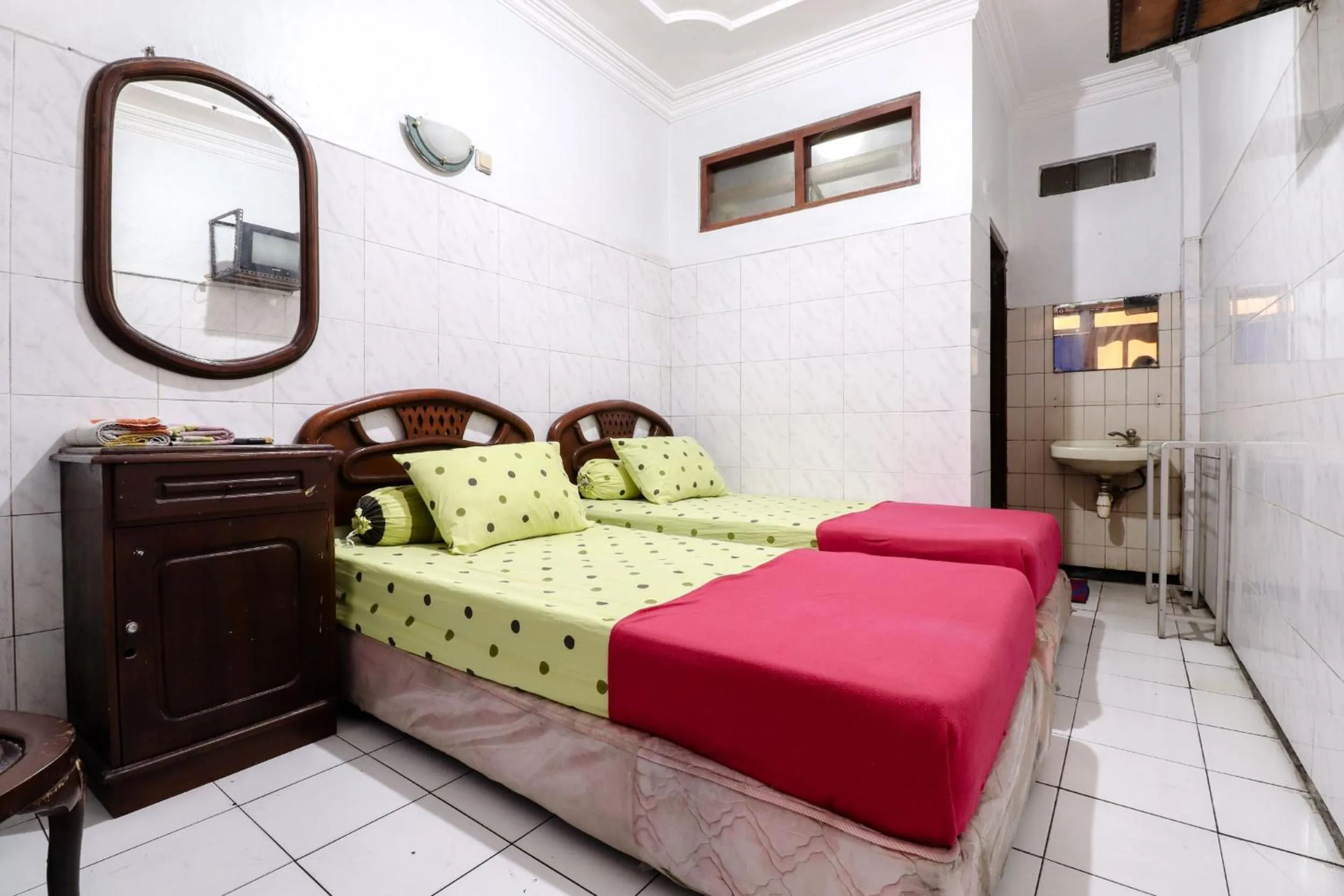 Standard Twin Room in Hotel Gajah Mada