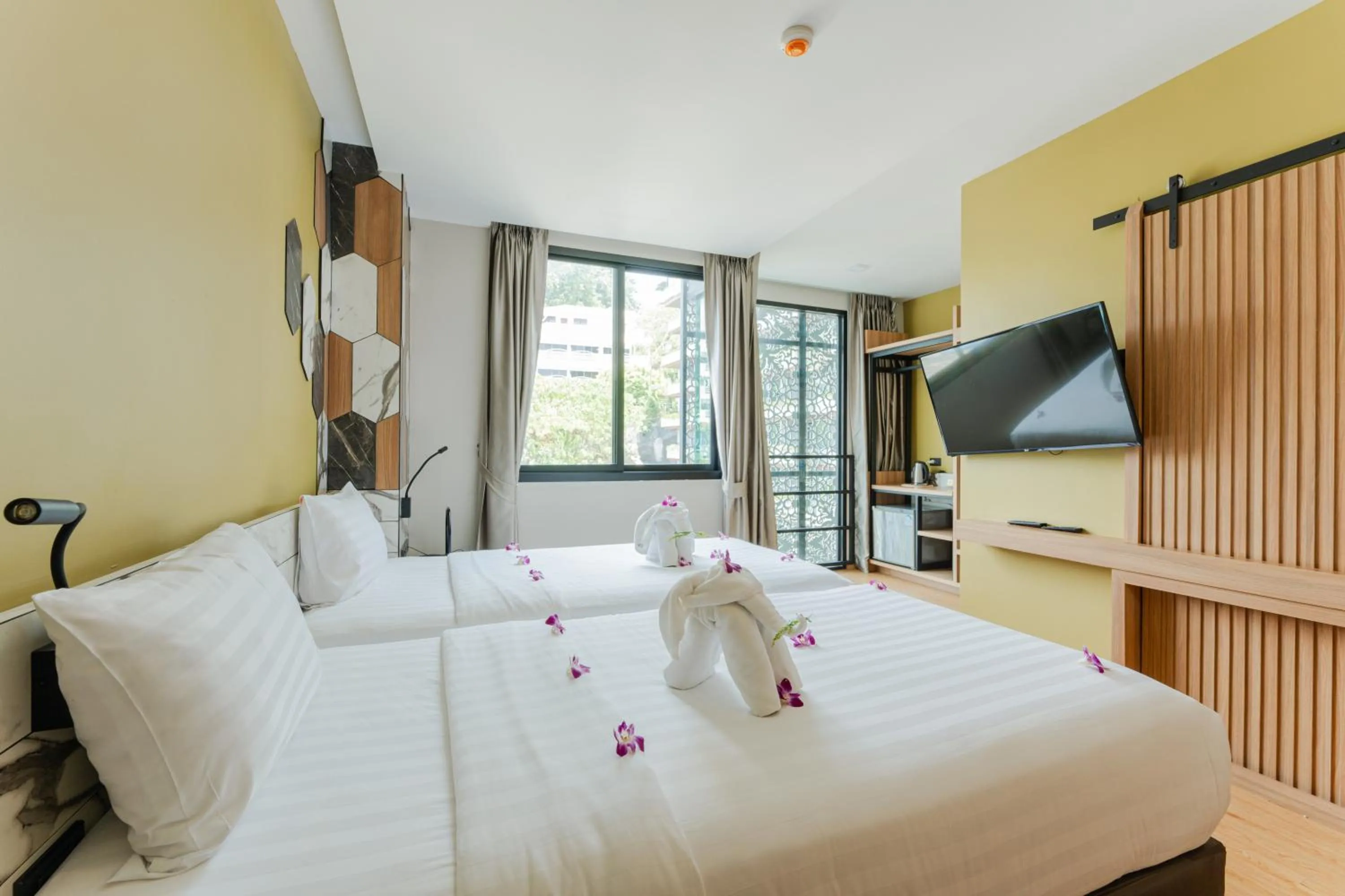 Deluxe Twin Room in Sky Wave Patong