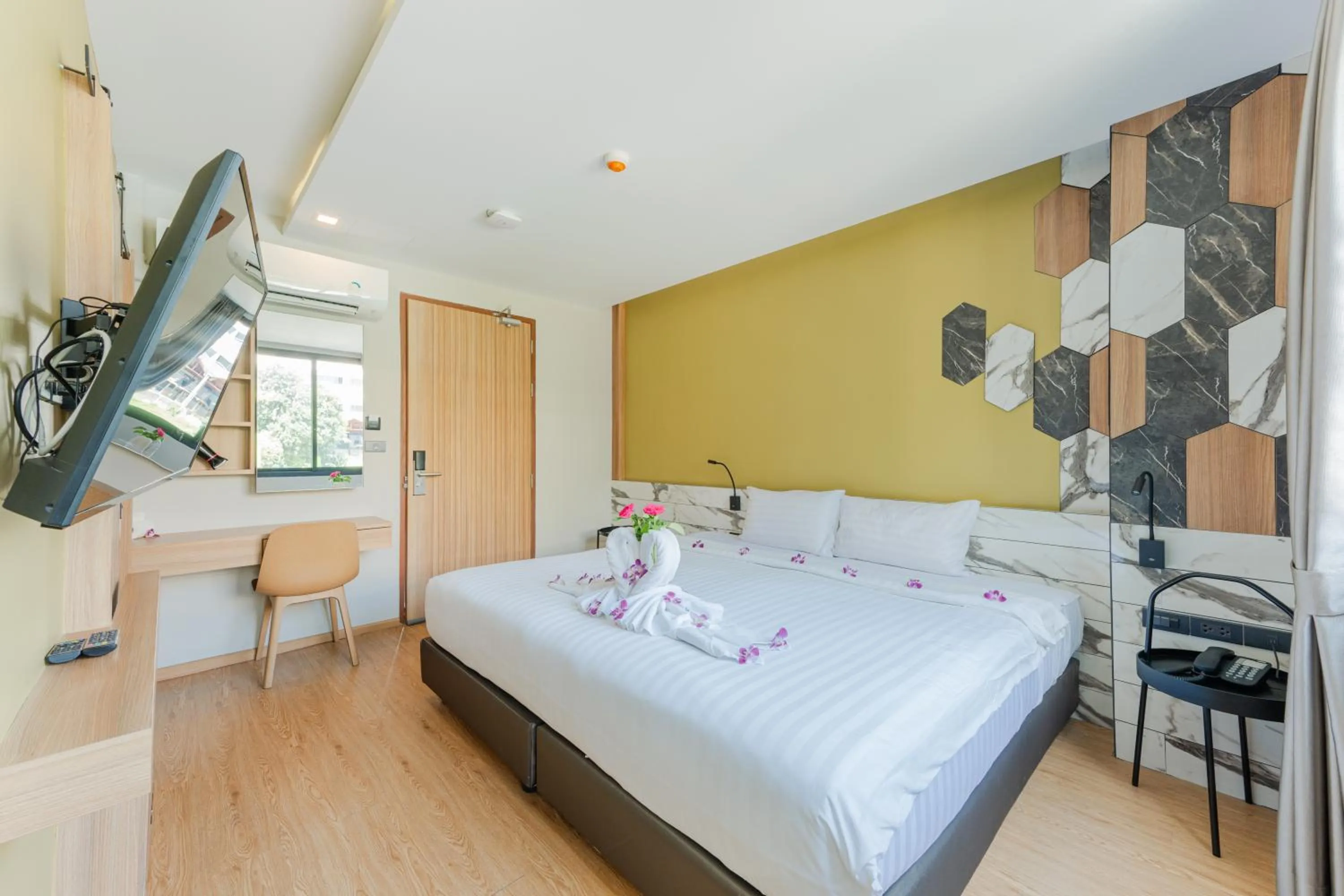 Deluxe King Room in Sky Wave Patong