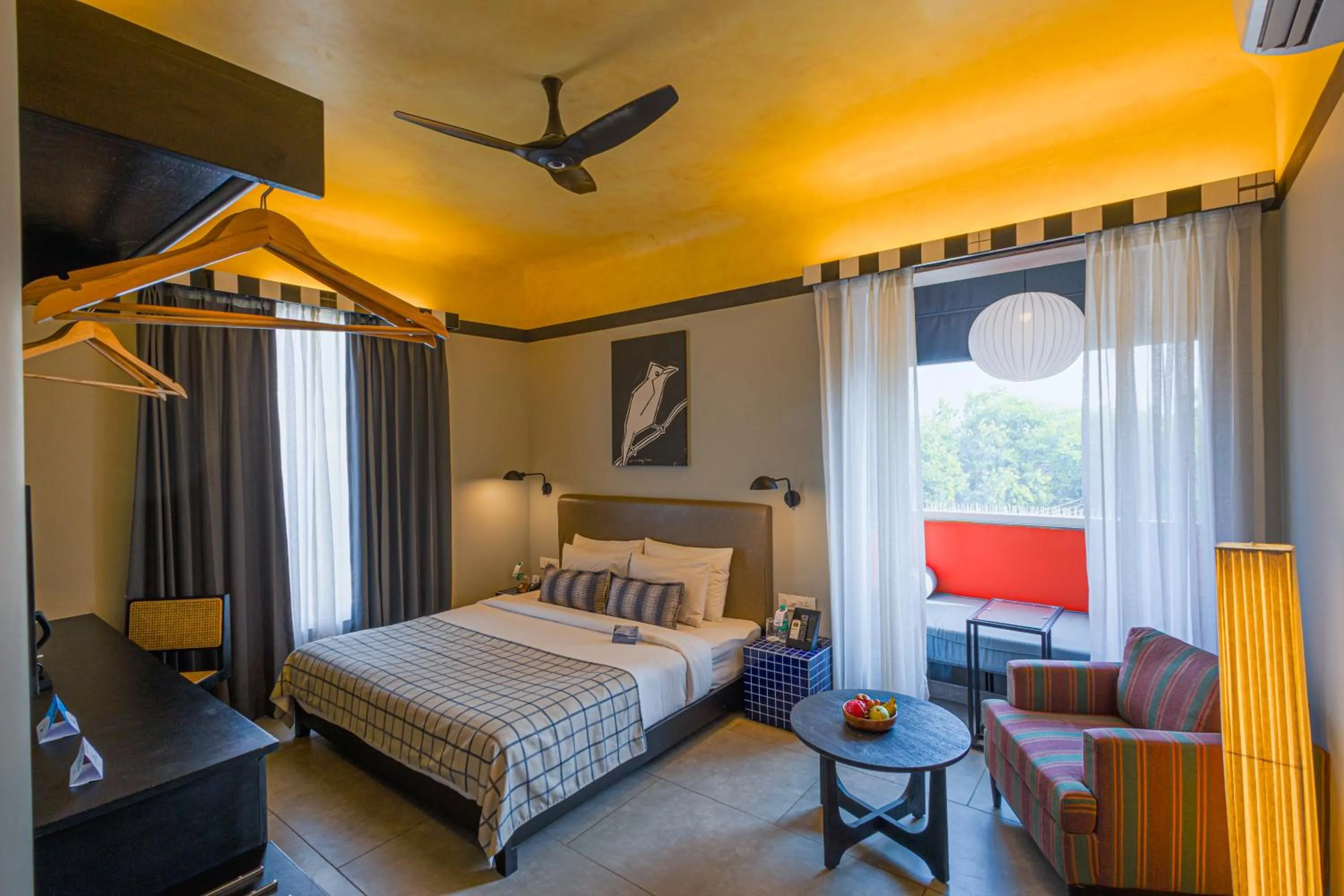 Double or Twin Room - 20% off on Lunch in The Sierra - By The Lake