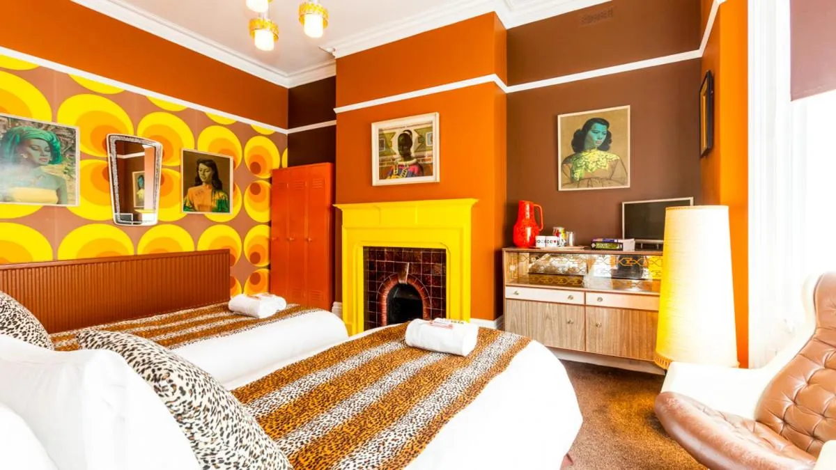 Twin or Super King Room 5 En-Suite in Snooze