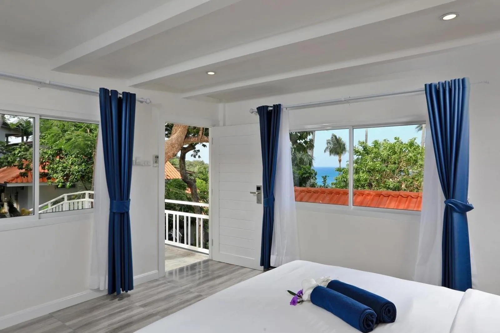 Deluxe Double Room with Sea View in Kata White Villas