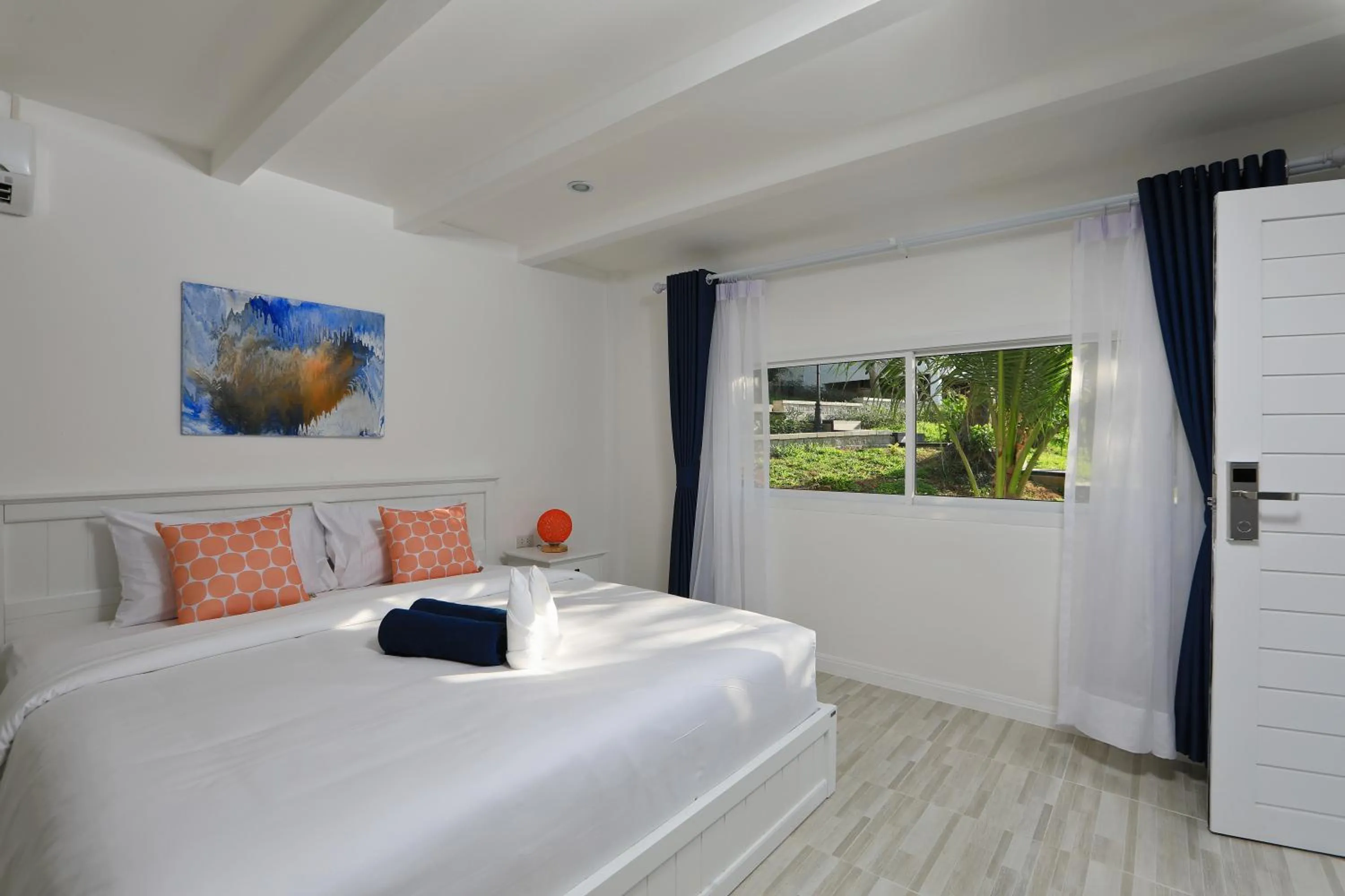Deluxe King Room in Kata White Villas
