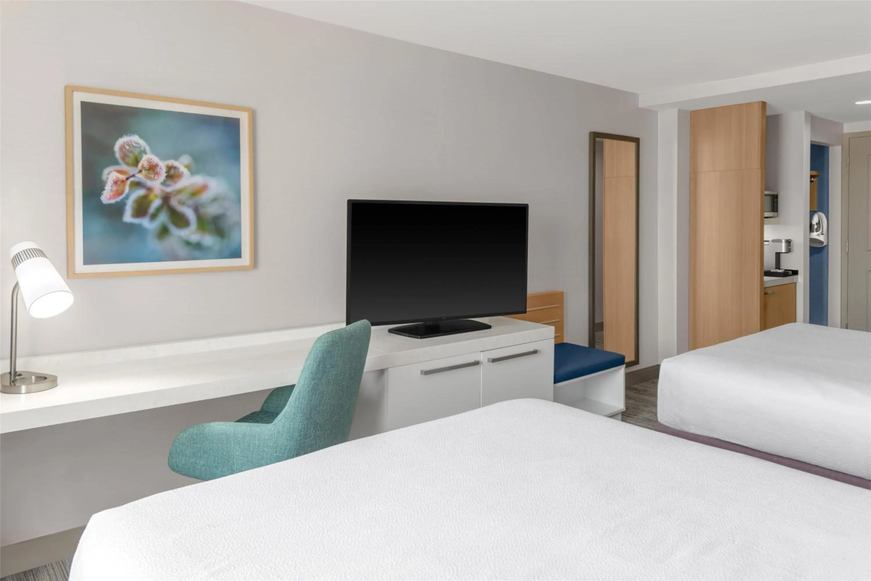 Queen Room with Two Queen Beds in Hilton Garden Inn Queens JFK