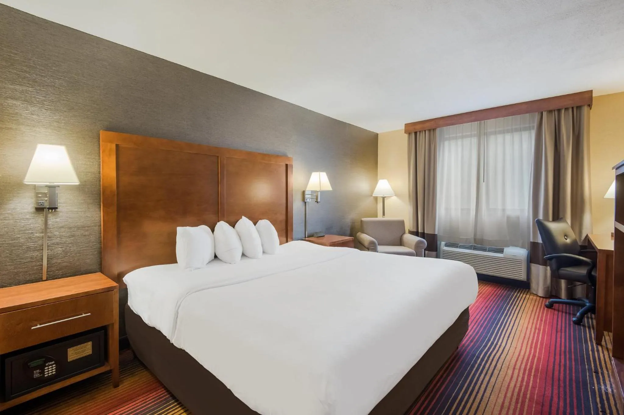  Superior King Room Disability Access Non-Smoking in Red Roof Inn Fairfield