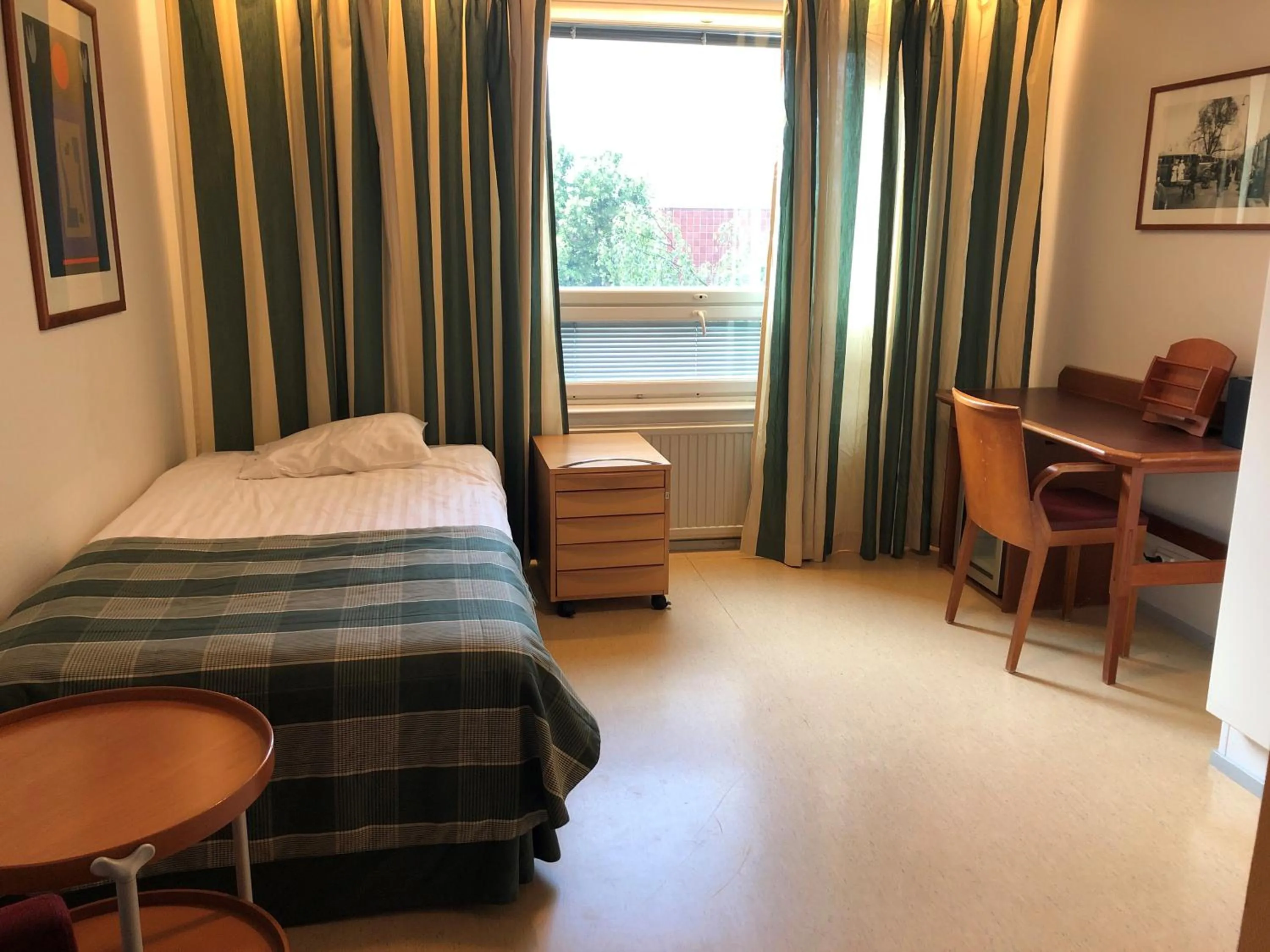 Budget Single Room in West Side Hotel