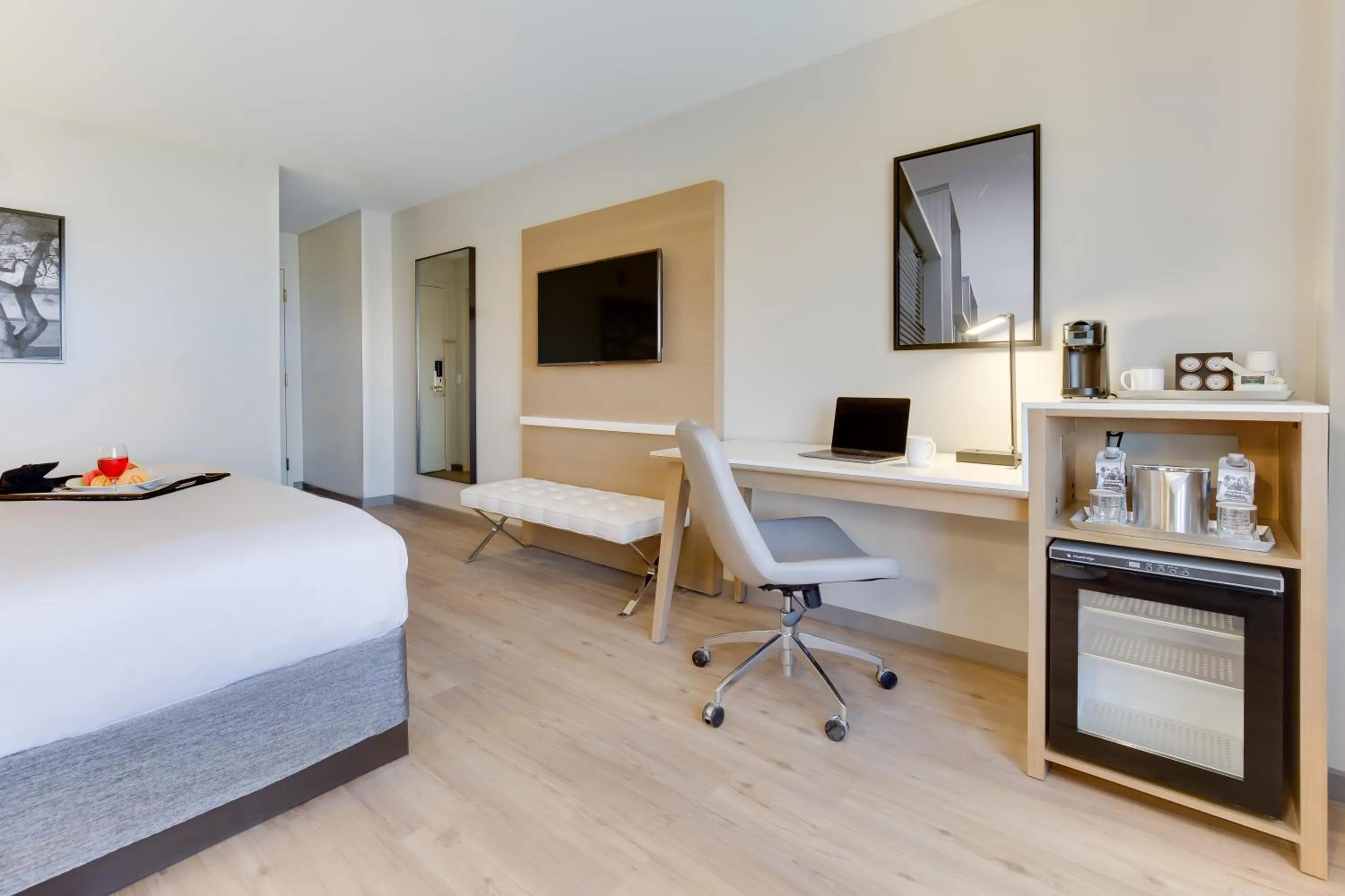 One-Bedroom King Suite with Sofa Bed - Non-Smoking in Radisson Hotel Phoenix Airport