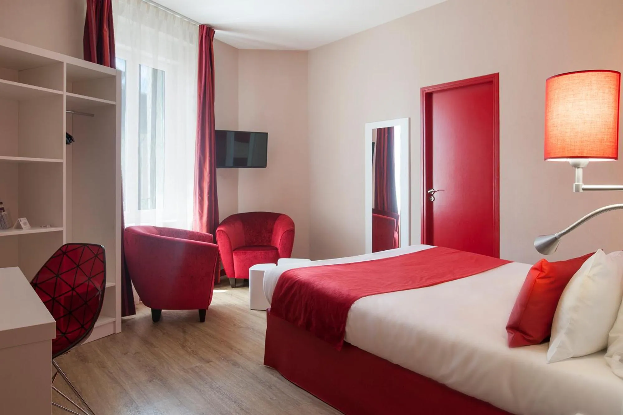 Deluxe Room in The Originals Boutique, Hôtel de l'Univers, Montluçon