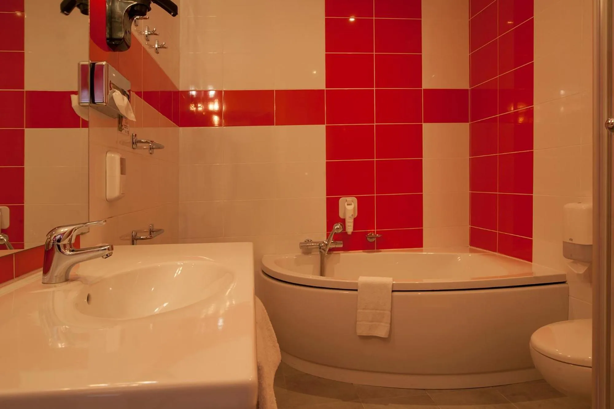 Comfort Double Room in The Originals Boutique, Hôtel de l'Univers, Montluçon