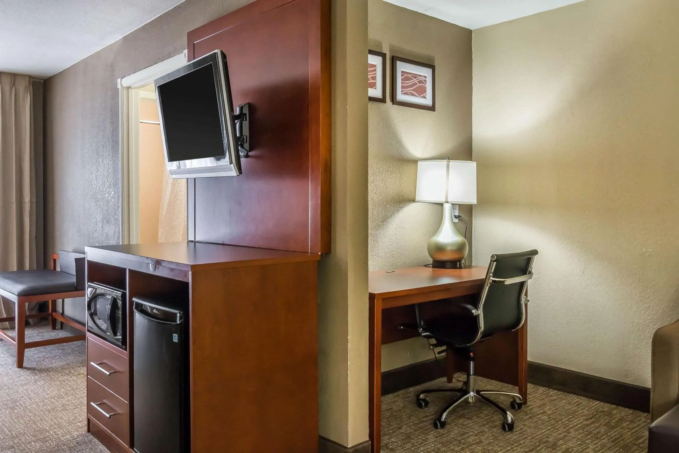 Queen Suite with Two Queen Beds - Accessible/Non-Smoking in Comfort Inn