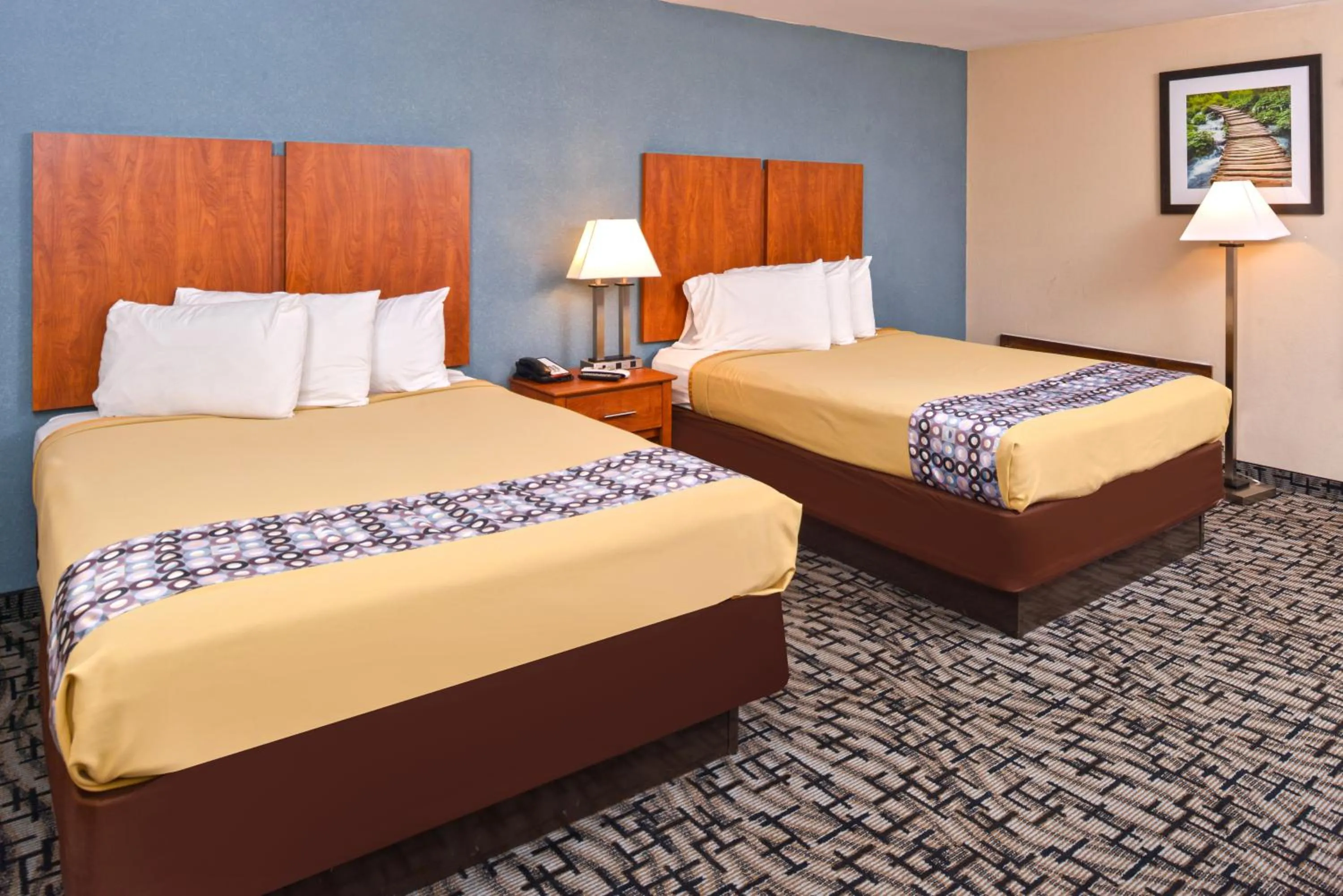 Queen Room with Two Queen Beds - Non-Smoking in Motel 6 Putnam CT