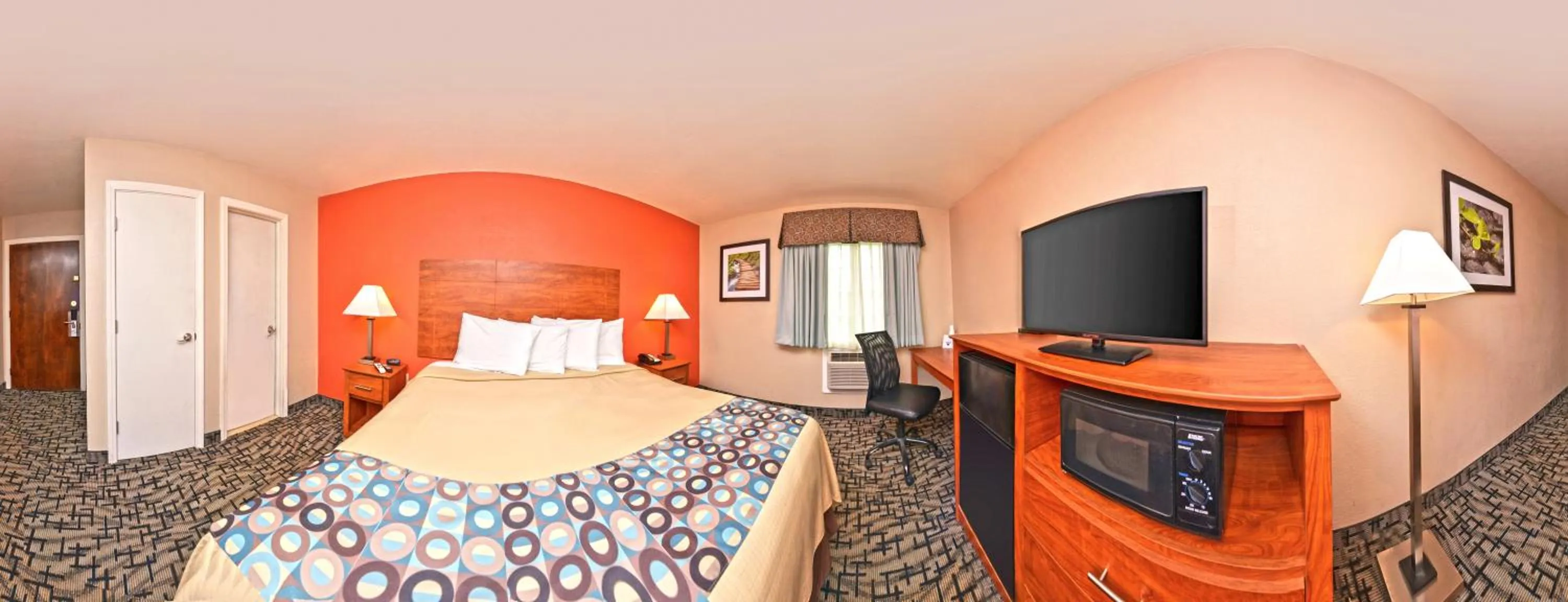King Room - Non-Smoking in Motel 6 Putnam CT