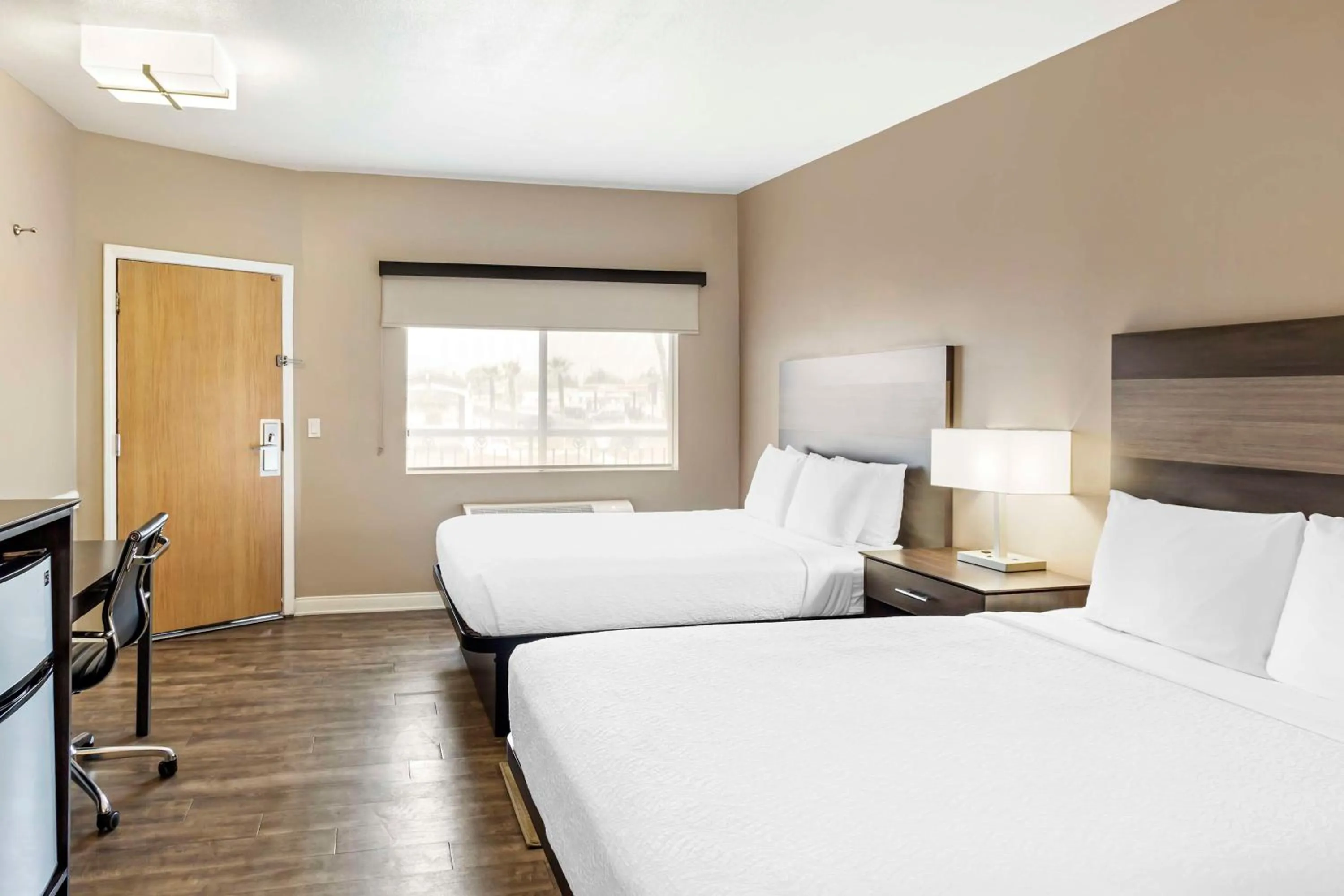 Queen Suite with Two Queen Beds - Upstairs/Non-Smoking in Best Western China Lake Inn