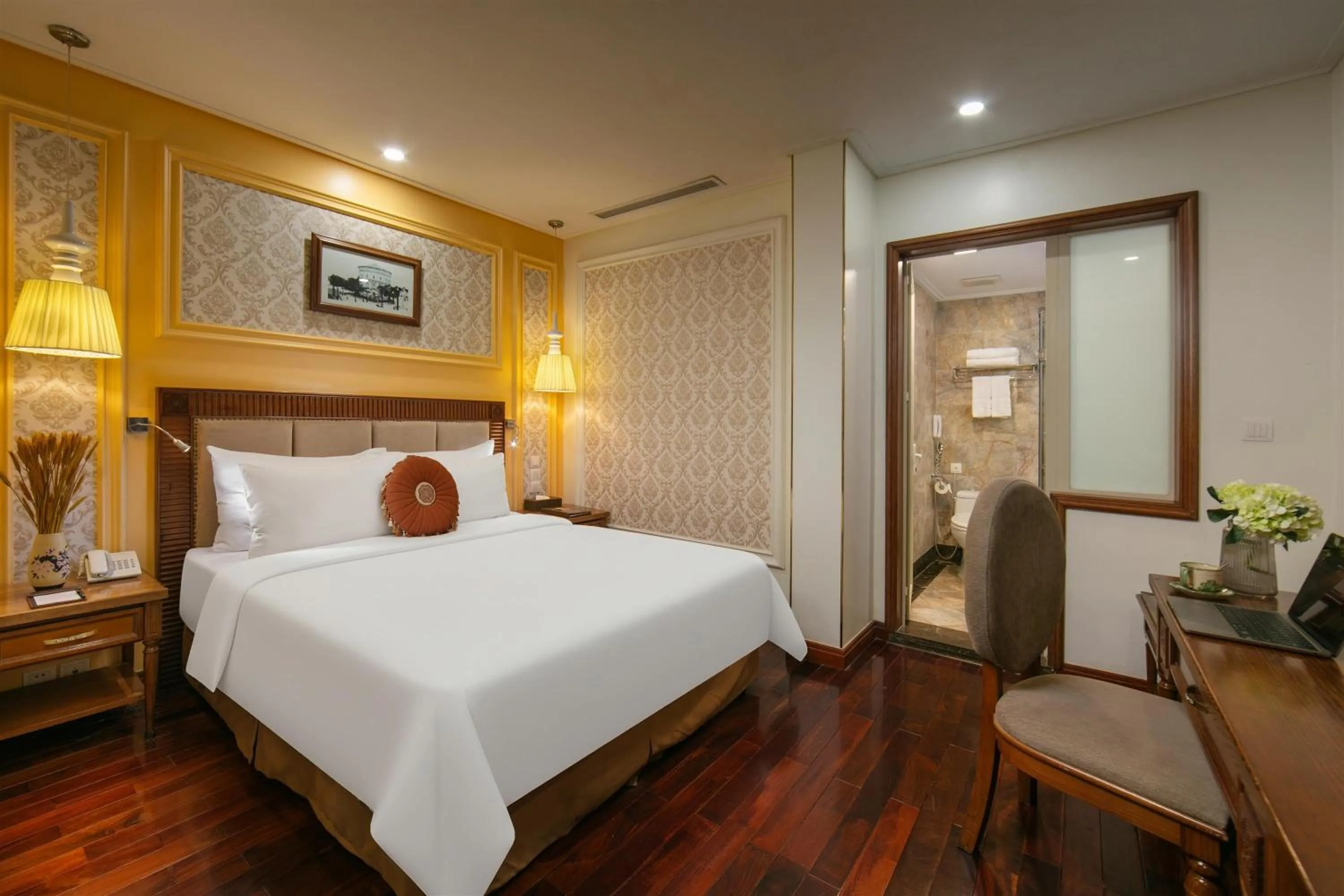 Romance Classic Room in Hanoi Pearl Hotel