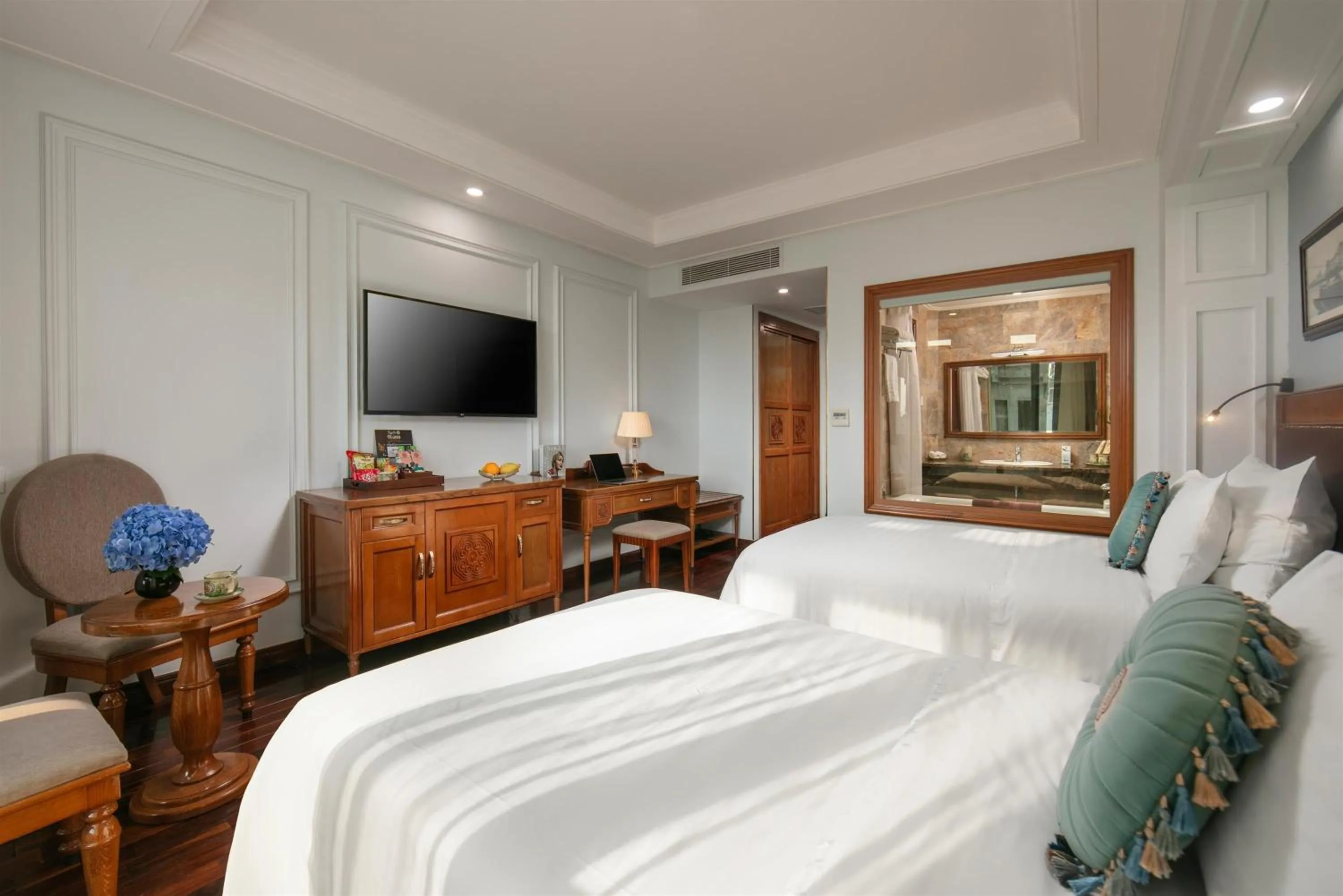 Deluxe Window Room in Hanoi Pearl Hotel