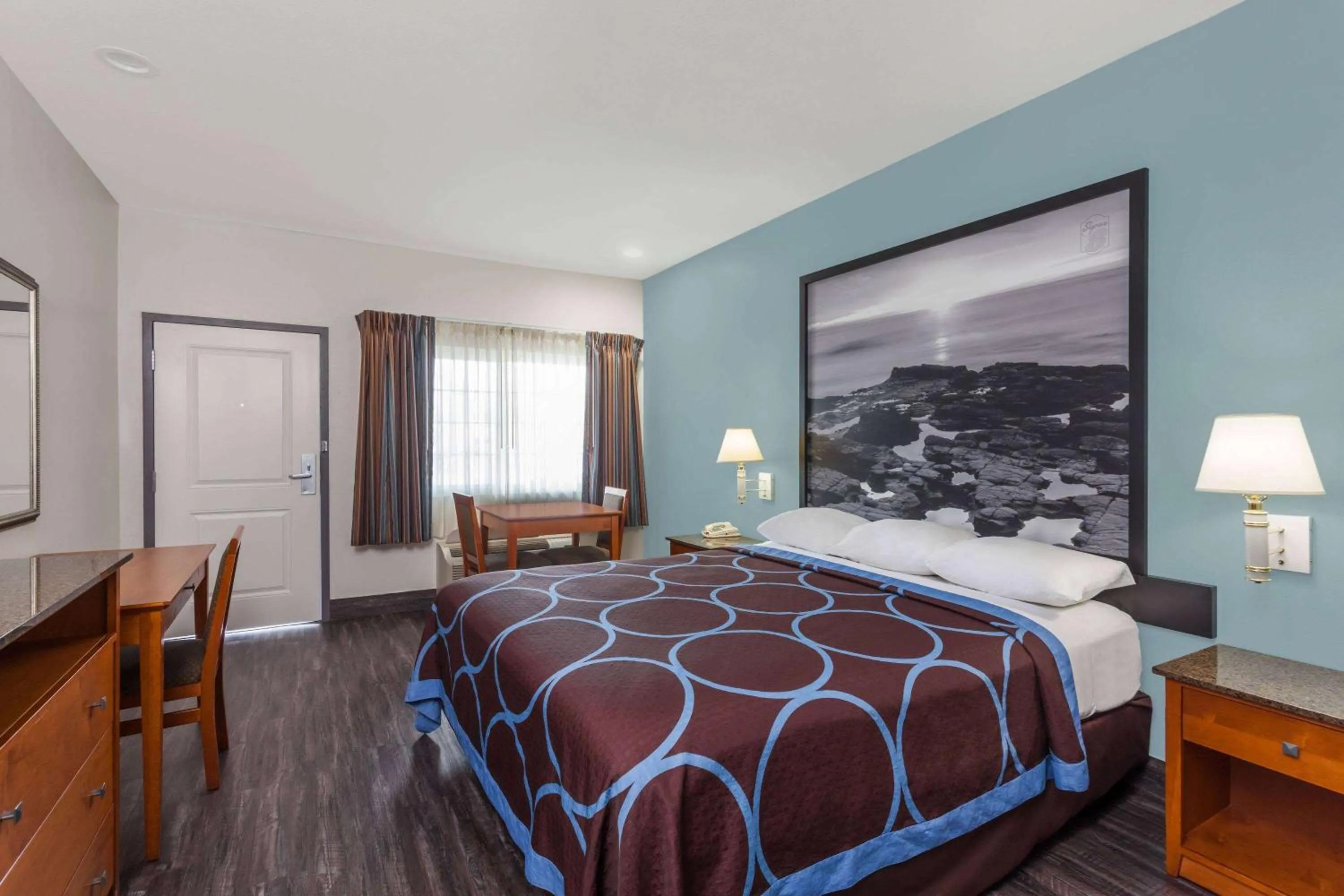 King Room - Non-Smoking - with Mobility/Hearing Impaired Access in Super 8 by Wyndham El Cajon San Diego